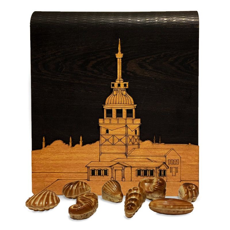 KIZ KULESİ AHŞAP KUTU & DENİZ KABUKLU ÇİKOLATA SETİ - ZARİF VE TATLI BİR SÜRPRİZ