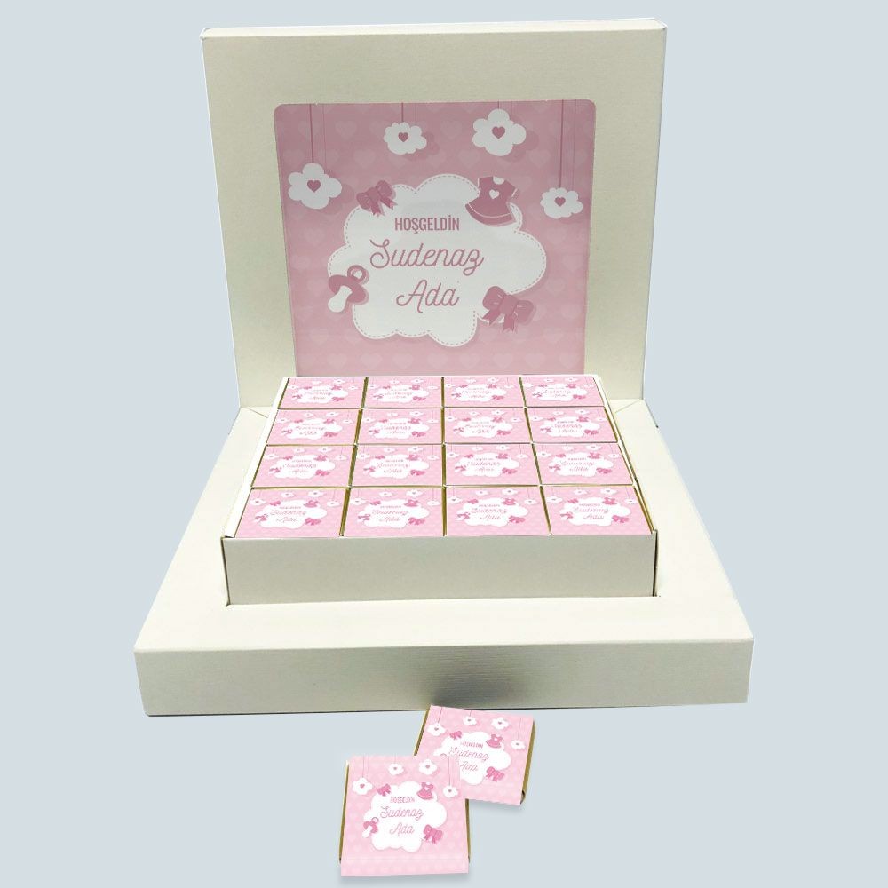 İsimli Kız Bebek Çikolatası Madlen Pembe Ahşap Kutu