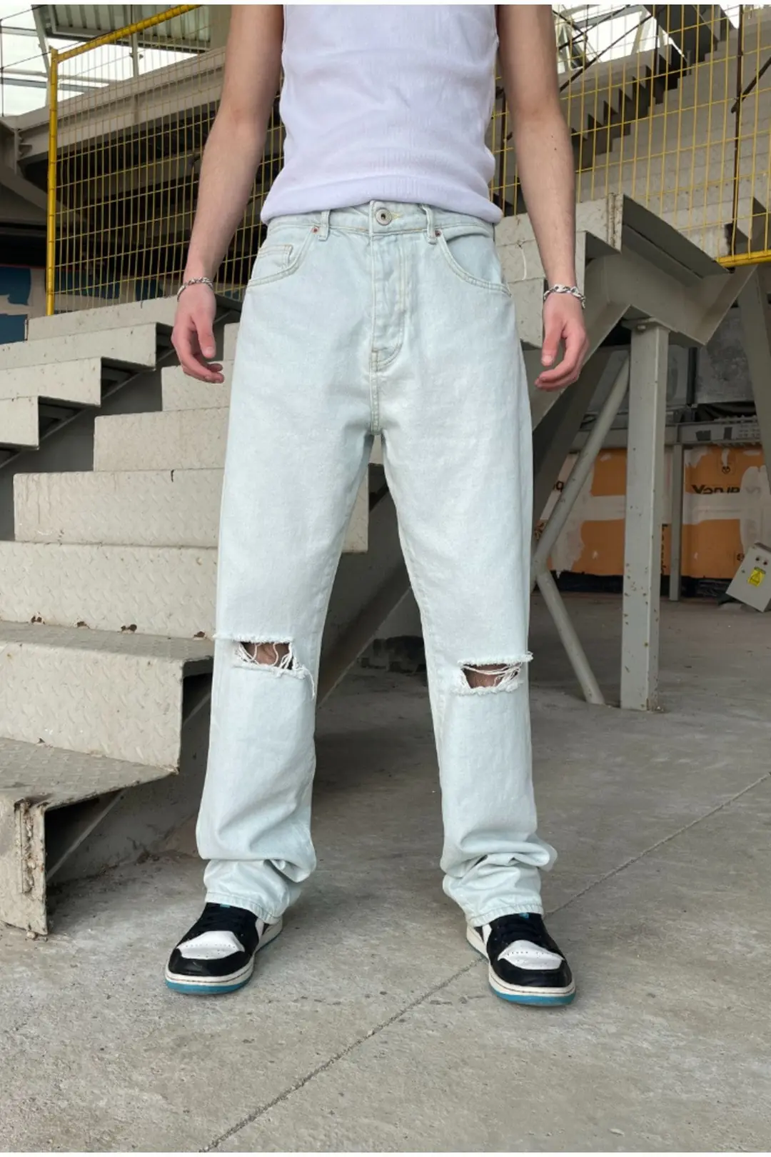 Baggy Yırtık Detay Pantolon
