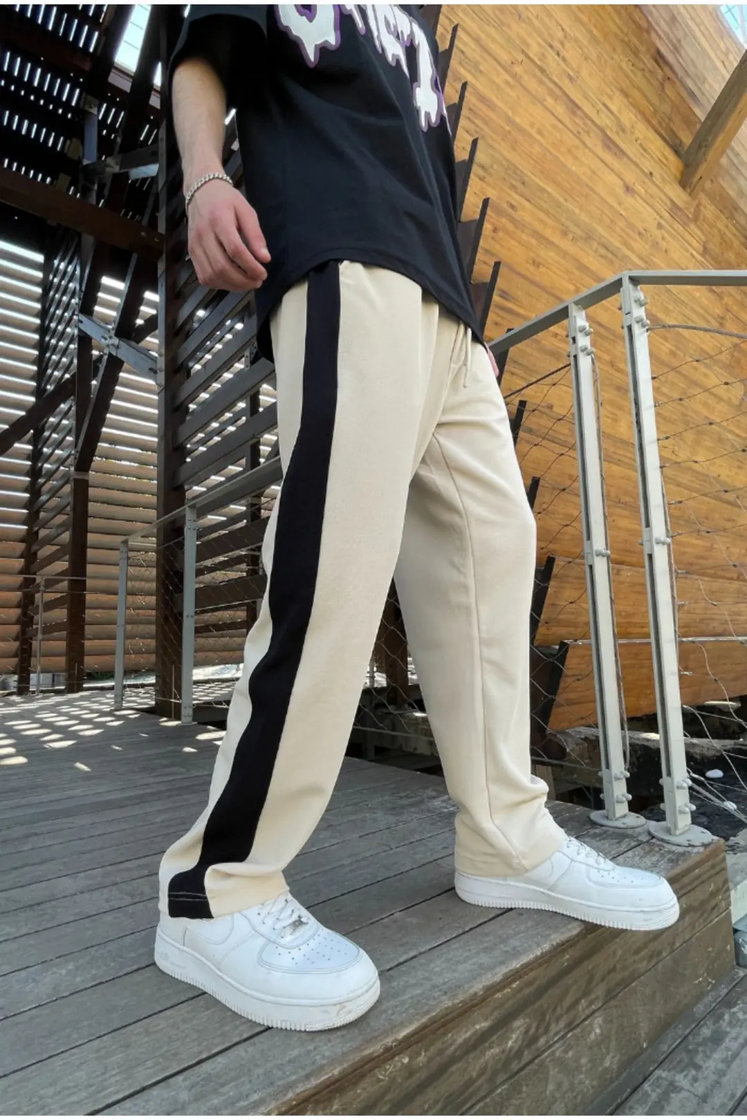 Yanı Siyah Şeritli Bej Baggy Eşofman