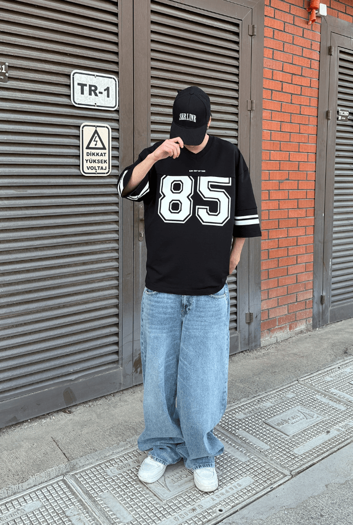 85 Baskılı V Yaka Oversize Premium Tişört