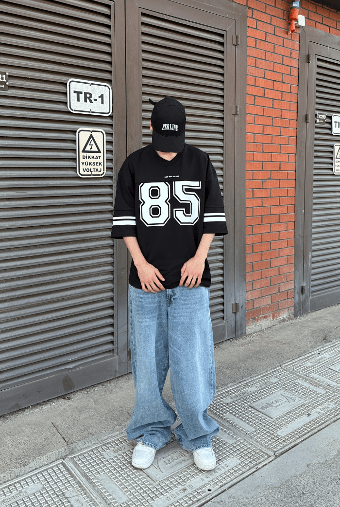 85 Baskılı V Yaka Oversize Premium Tişört
