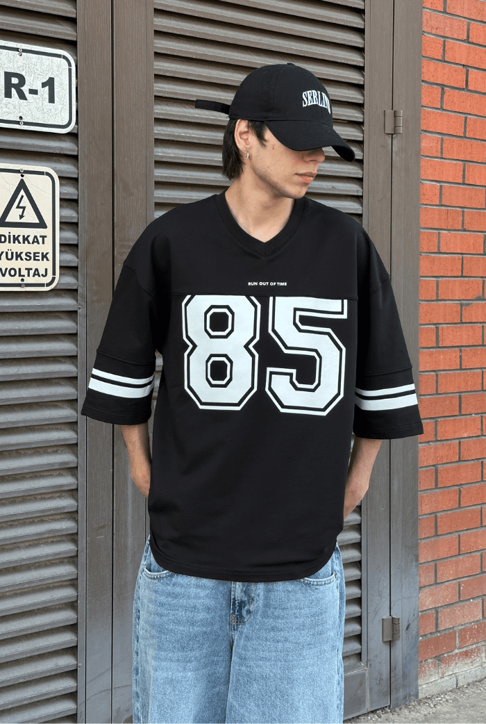 85 Baskılı V Yaka Oversize Premium Tişört