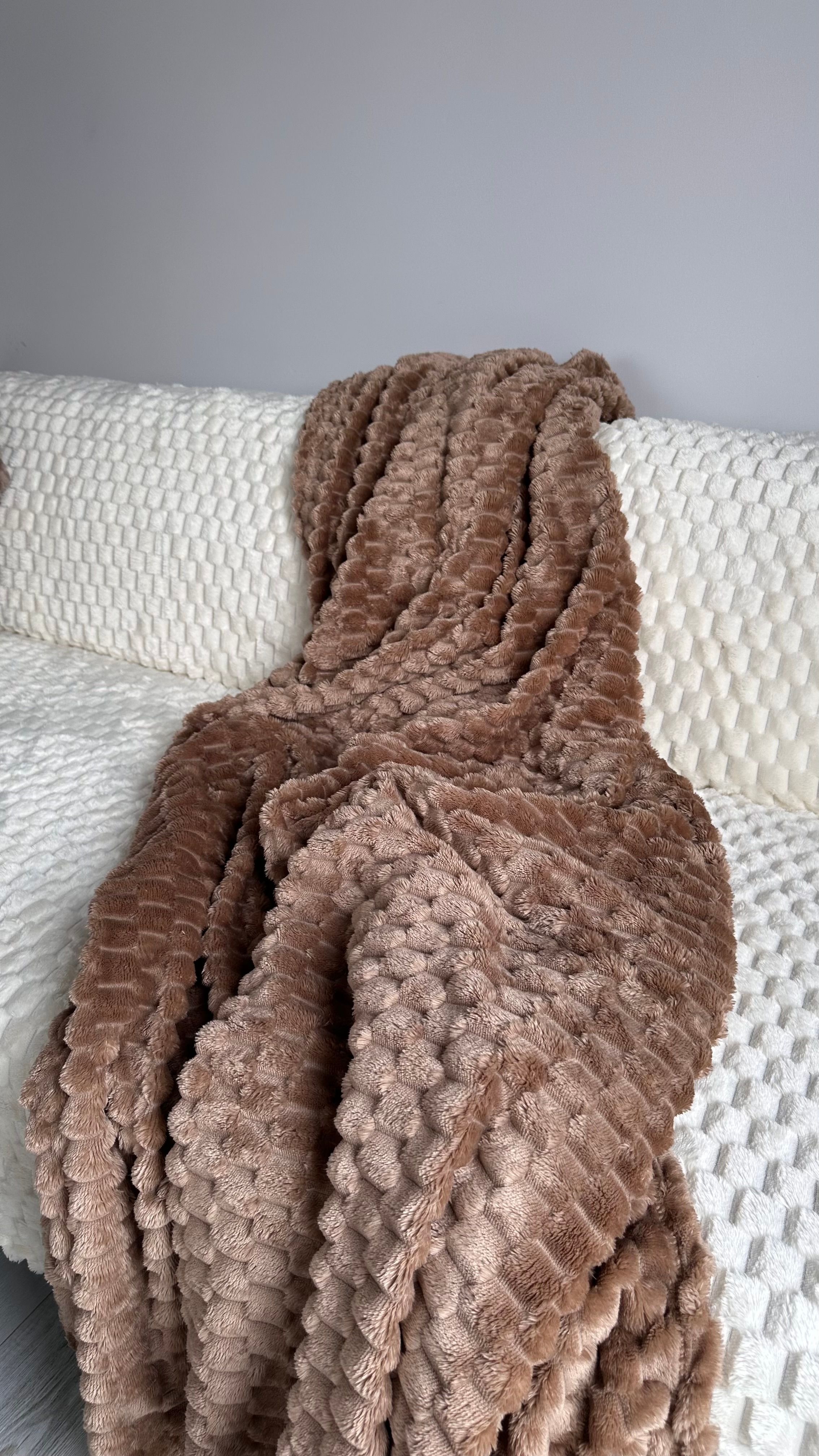 PELUŞ KOLTUK ÖRTÜSÜ