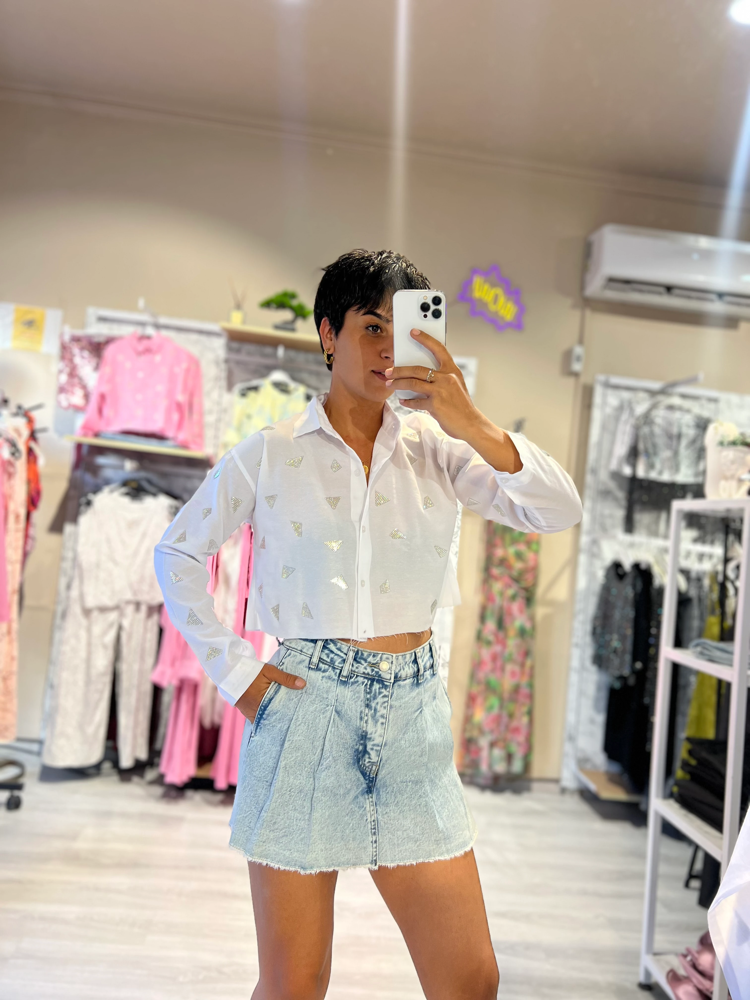 Tasarım Asimetrik Taş Baskılı Crop Gömlek - BEYAZ