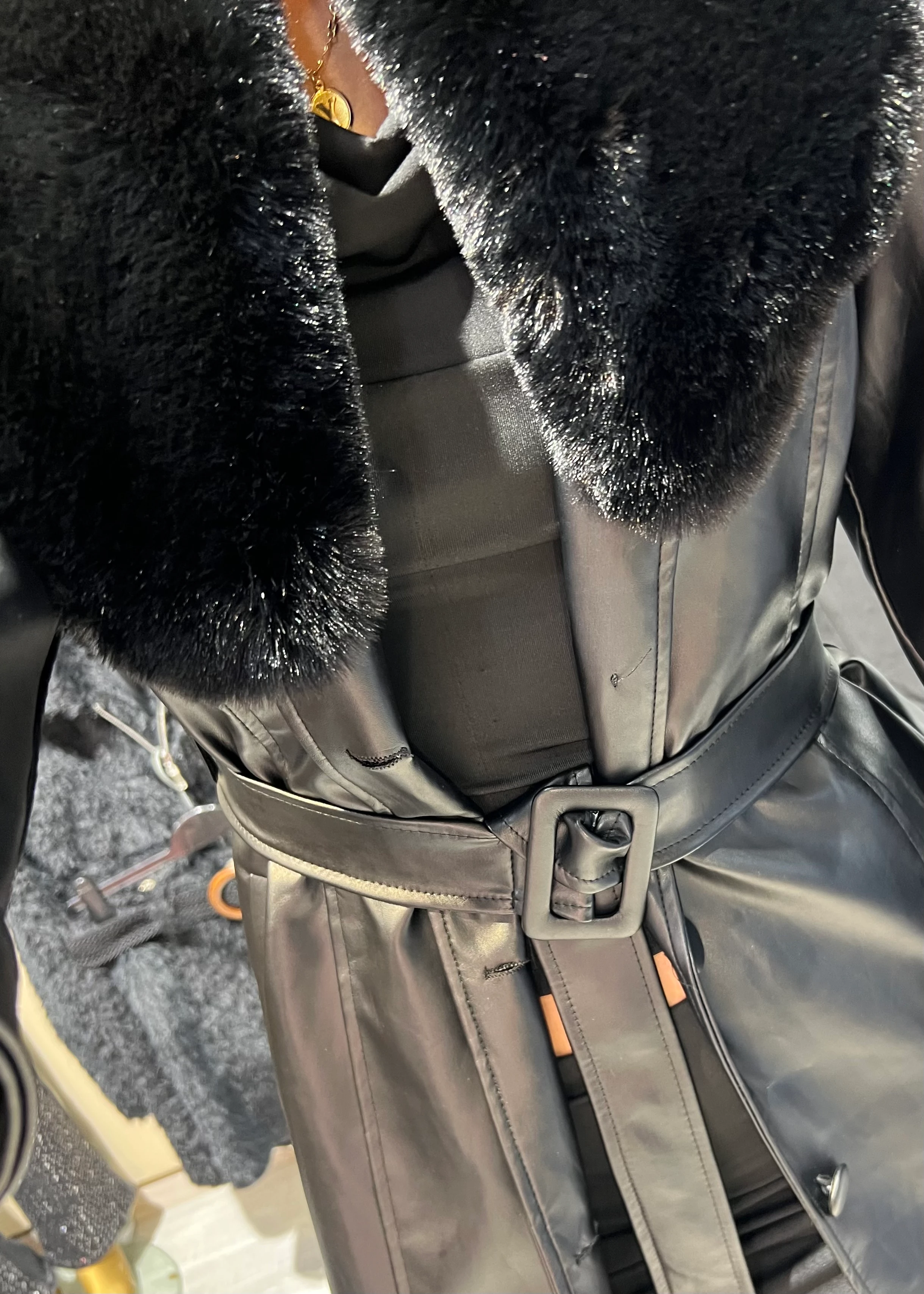 Yakası Çıkabilen Kürklü Kemerli Suni Deri Mont