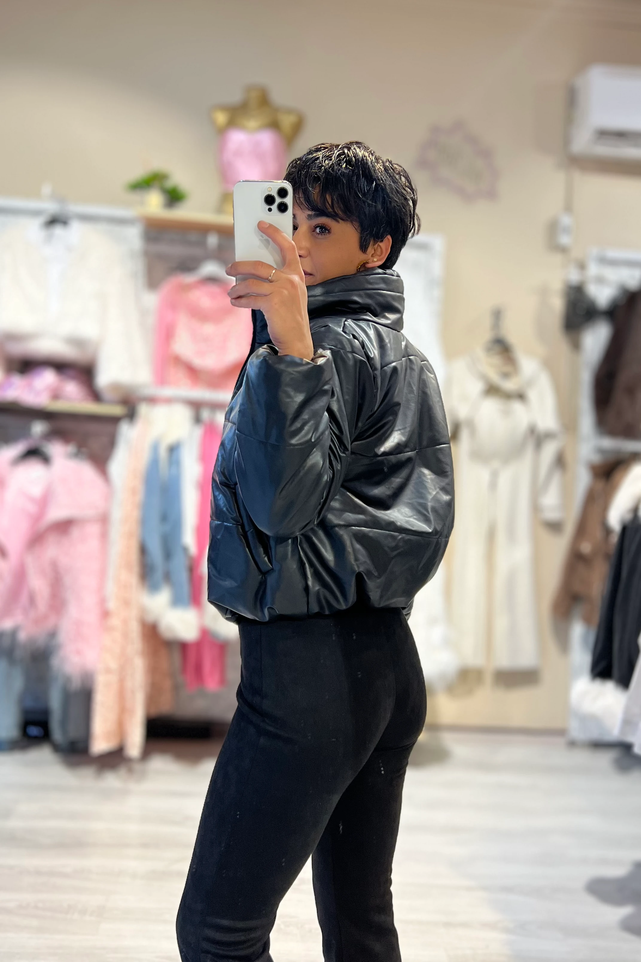 Siyah Dik Yaka Suni Deri Şişme Mont