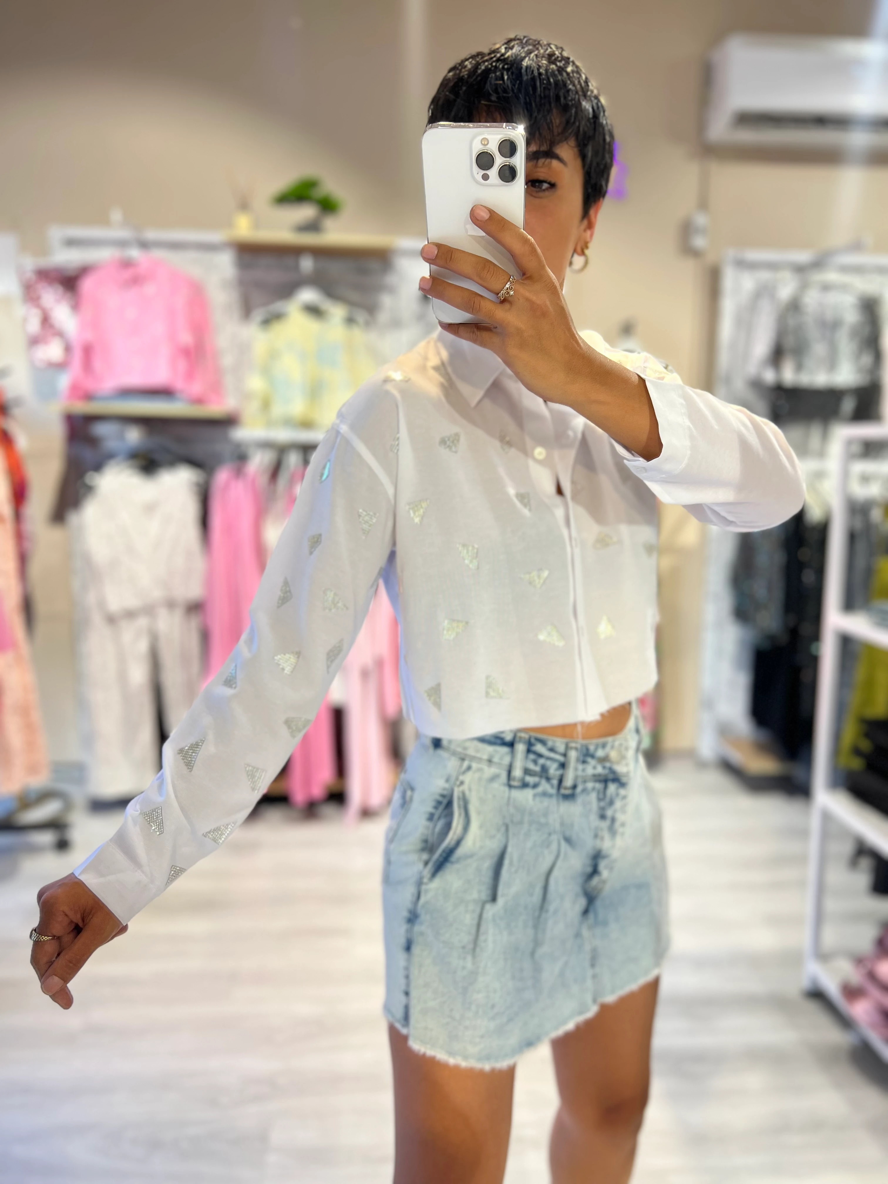 Tasarım Asimetrik Taş Baskılı Crop Gömlek - BEYAZ