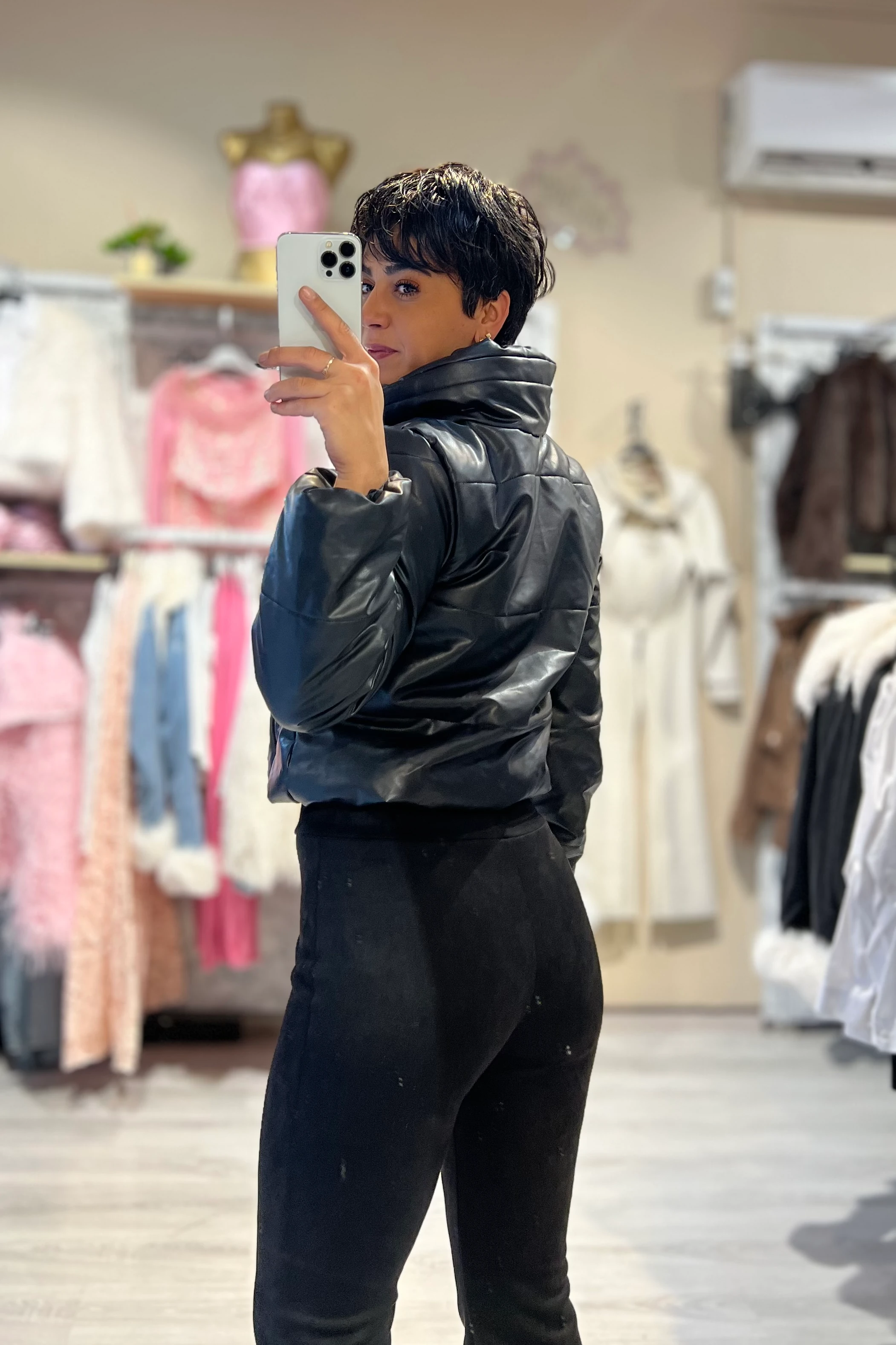 Siyah Dik Yaka Suni Deri Şişme Mont