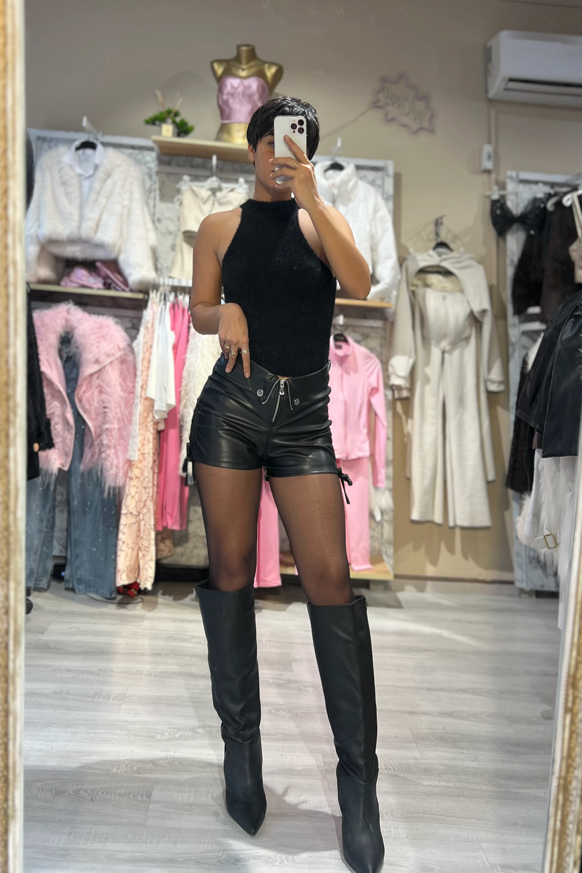 Suni Deri Fermuar Detaylı Şort 