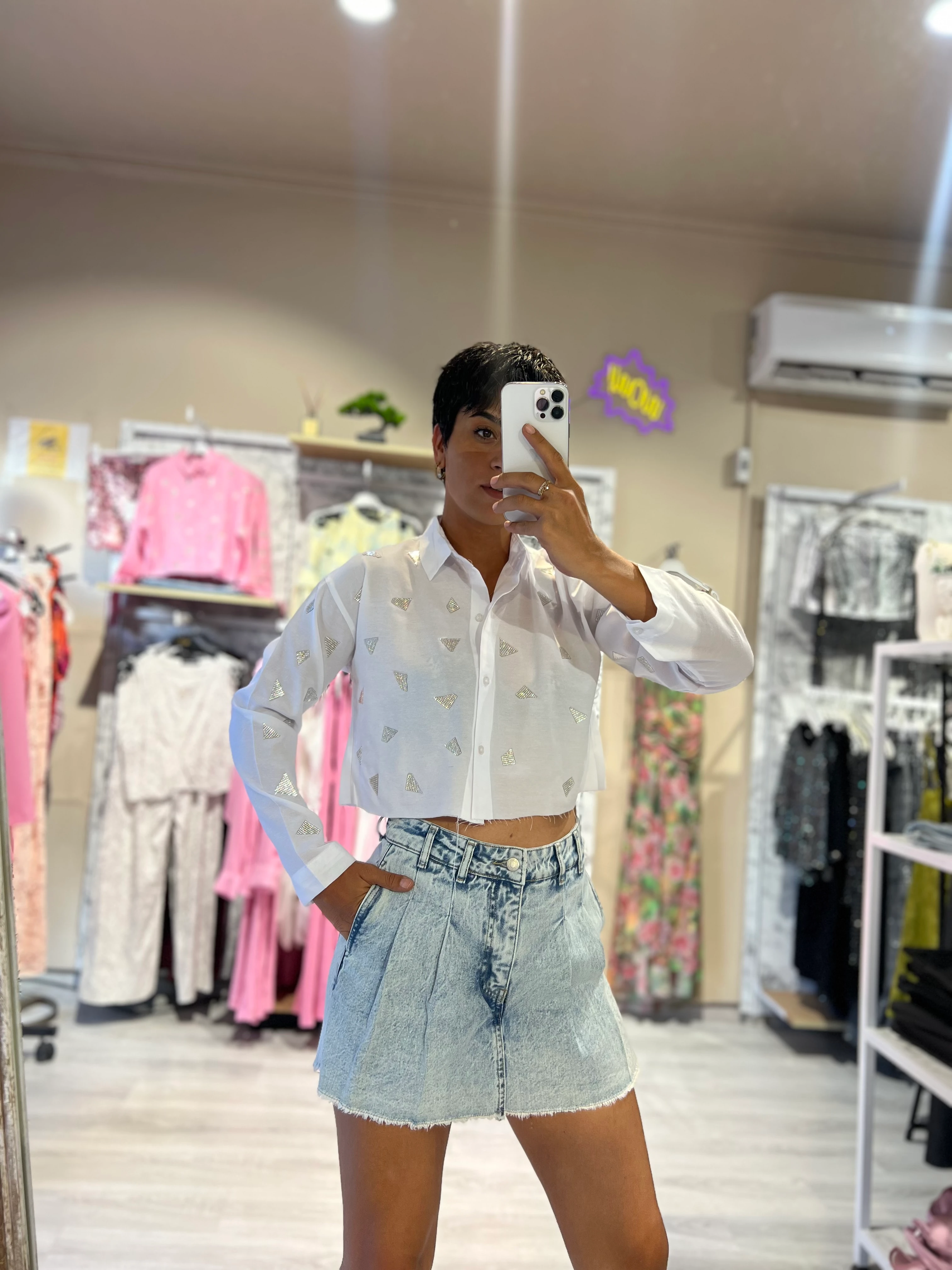 Tasarım Asimetrik Taş Baskılı Crop Gömlek - BEYAZ