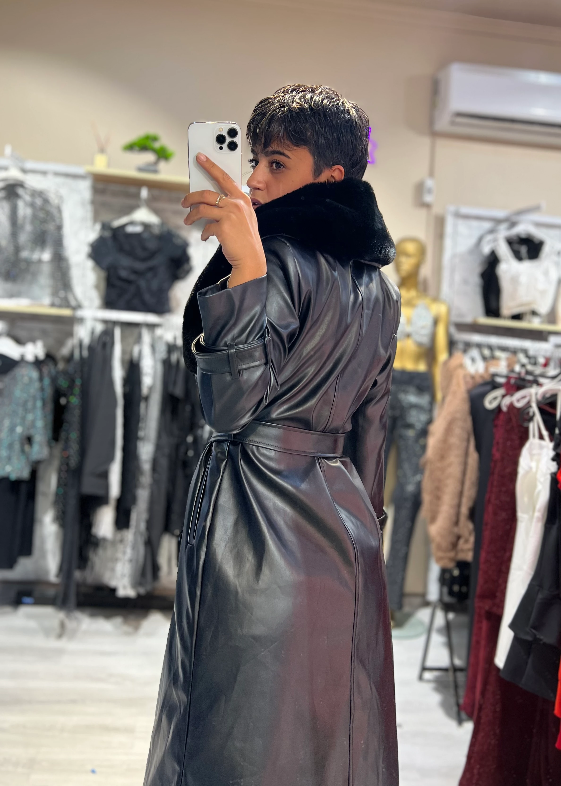 Yakası Çıkabilen Kürklü Kemerli Suni Deri Mont