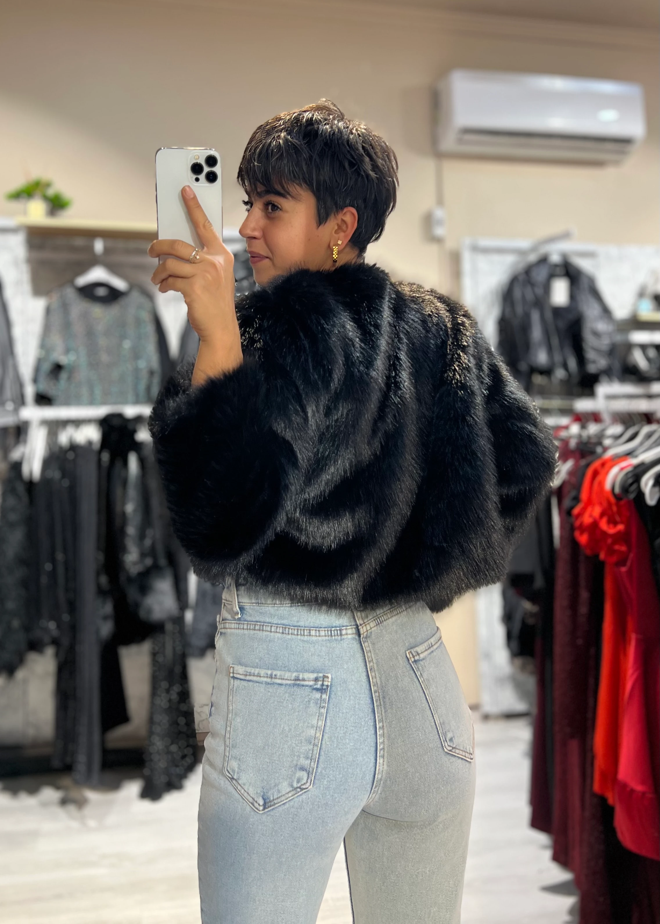 Marka Model Crop Kürk Mont