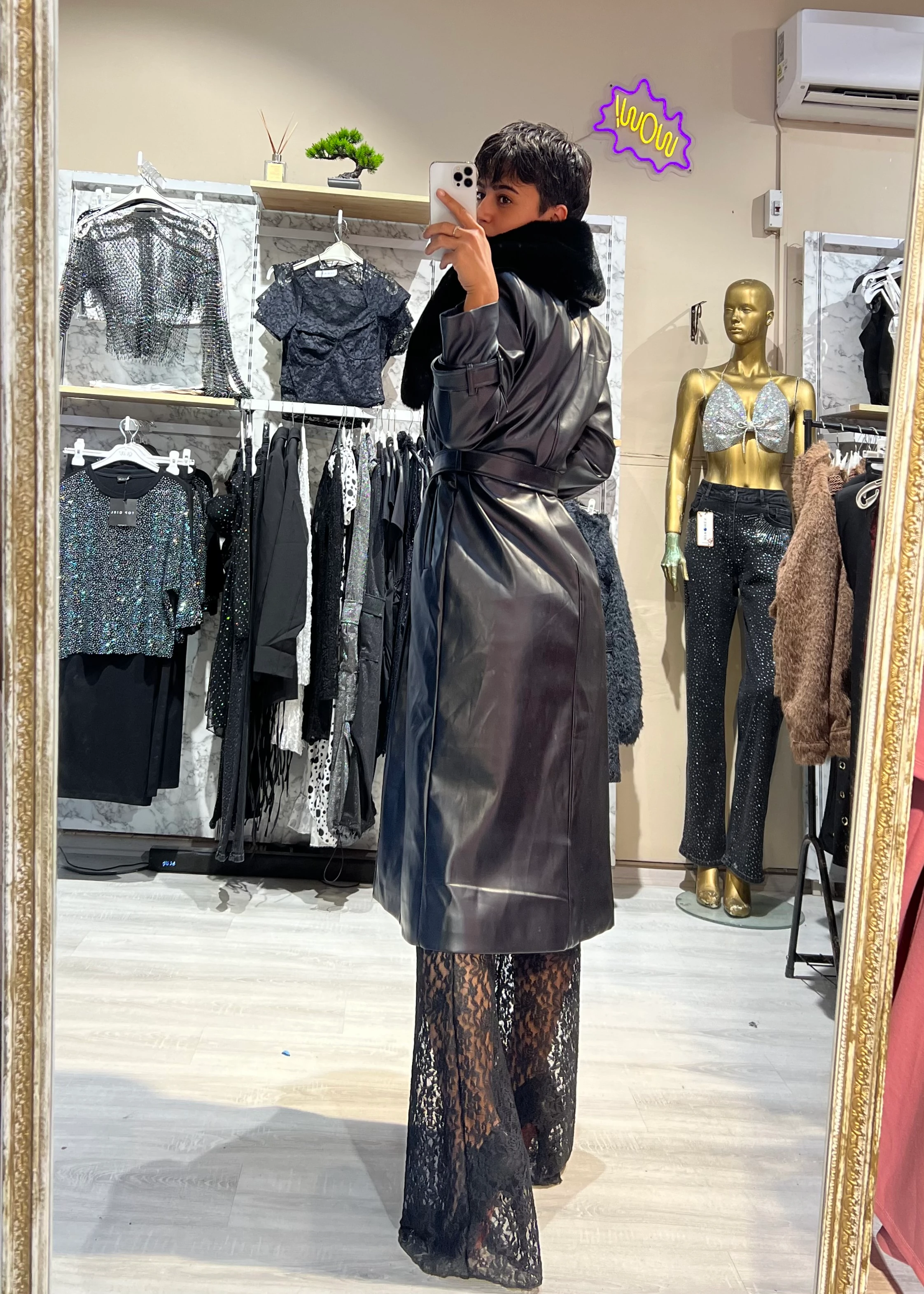 Yakası Çıkabilen Kürklü Kemerli Suni Deri Mont