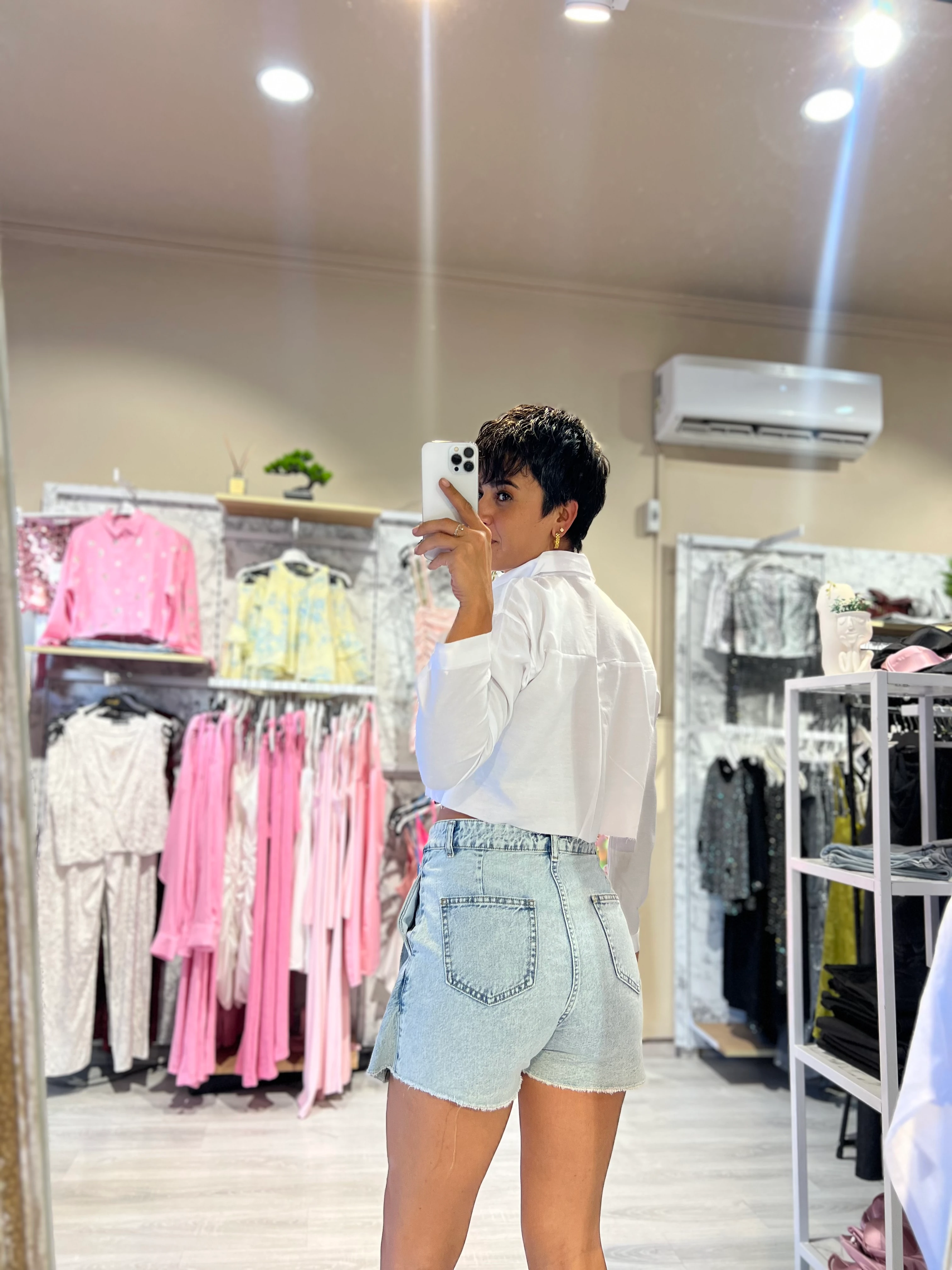 Tasarım Asimetrik Taş Baskılı Crop Gömlek - BEYAZ