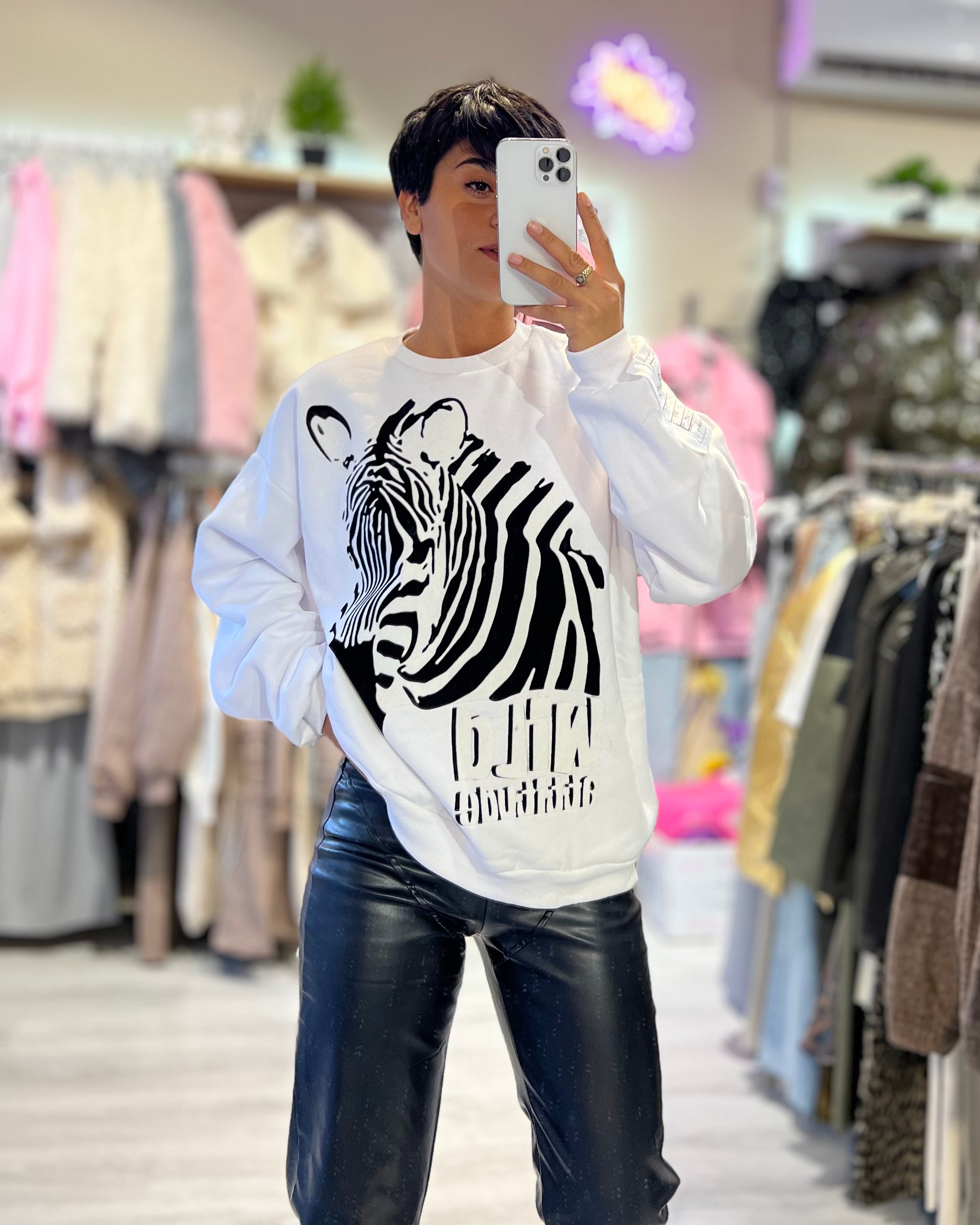 Beyaz Süet Zebra Baskı Cepli Sweatshirt