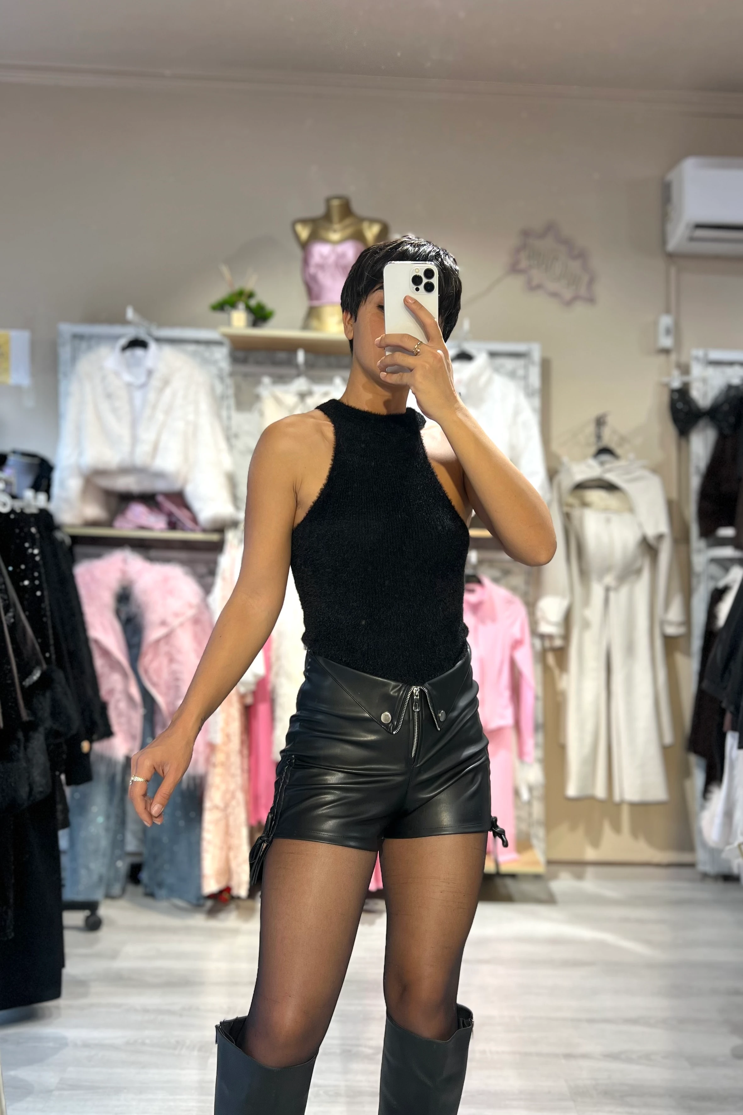 Suni Deri Fermuar Detaylı Şort 