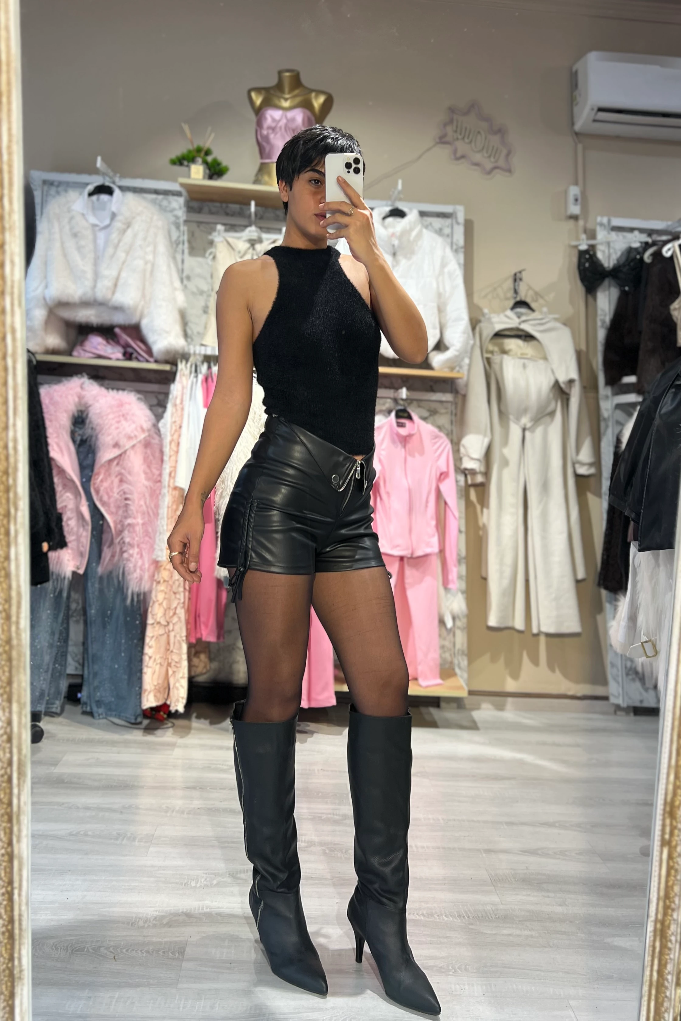 Suni Deri Fermuar Detaylı Şort 