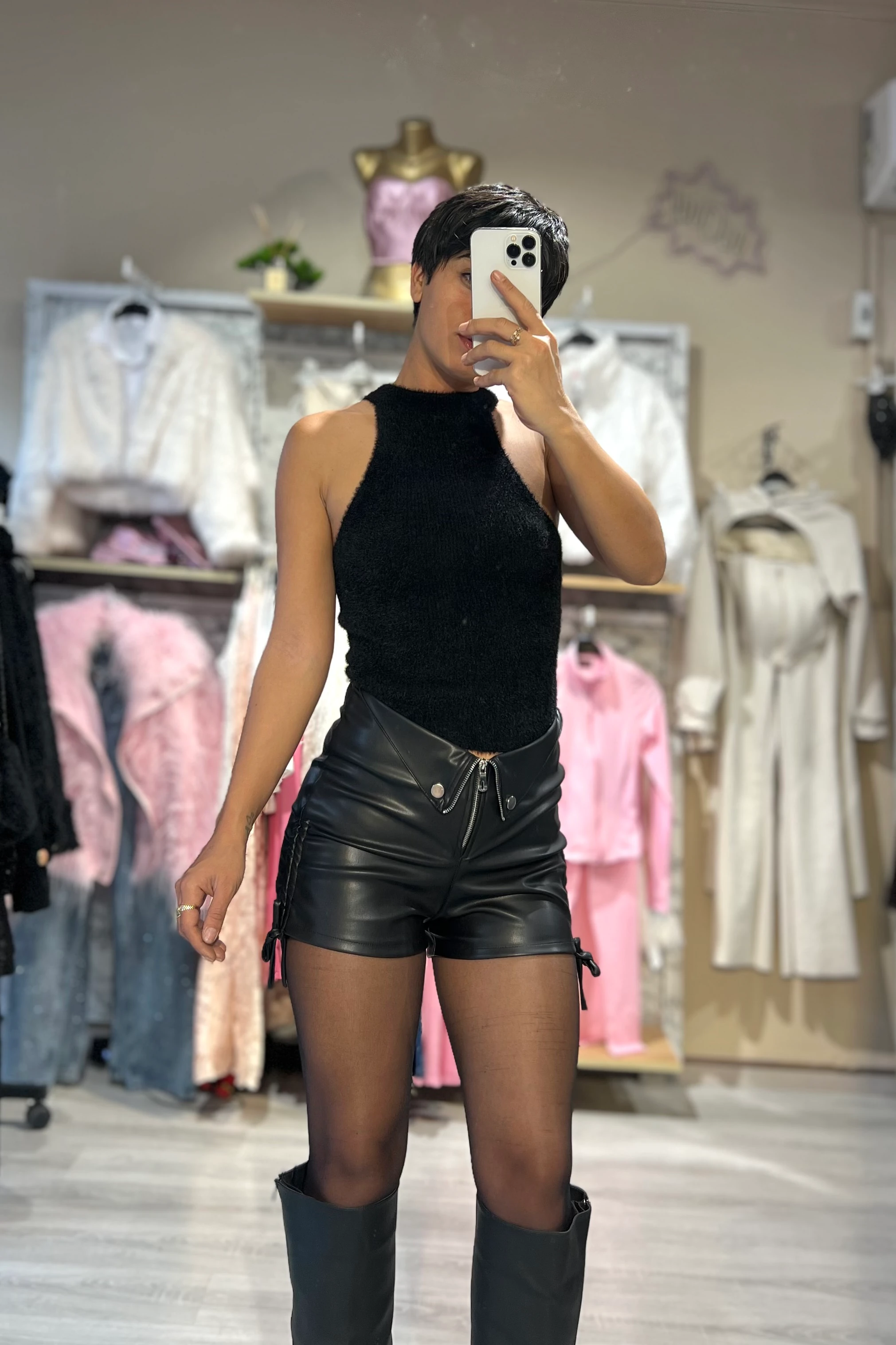 Suni Deri Fermuar Detaylı Şort 