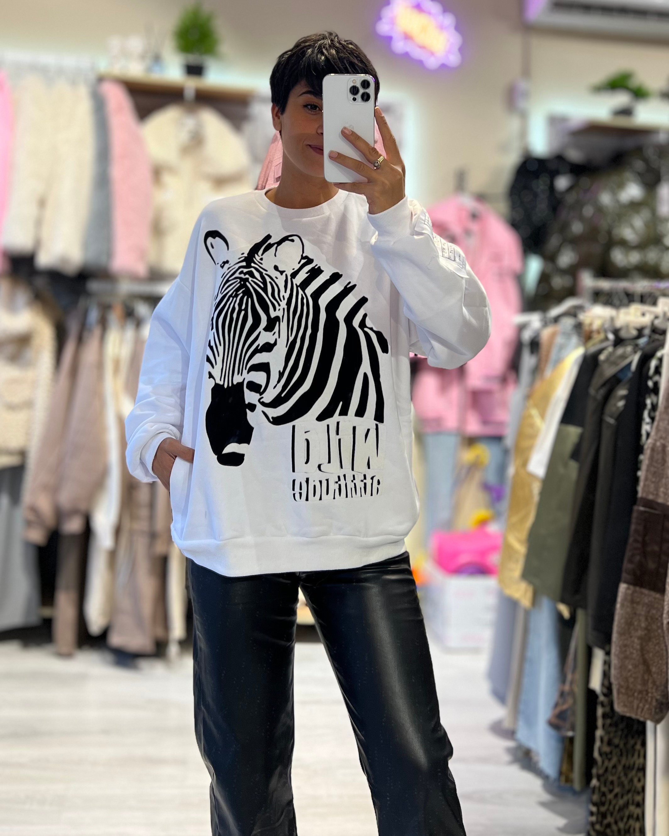 Beyaz Süet Zebra Baskı Cepli Sweatshirt