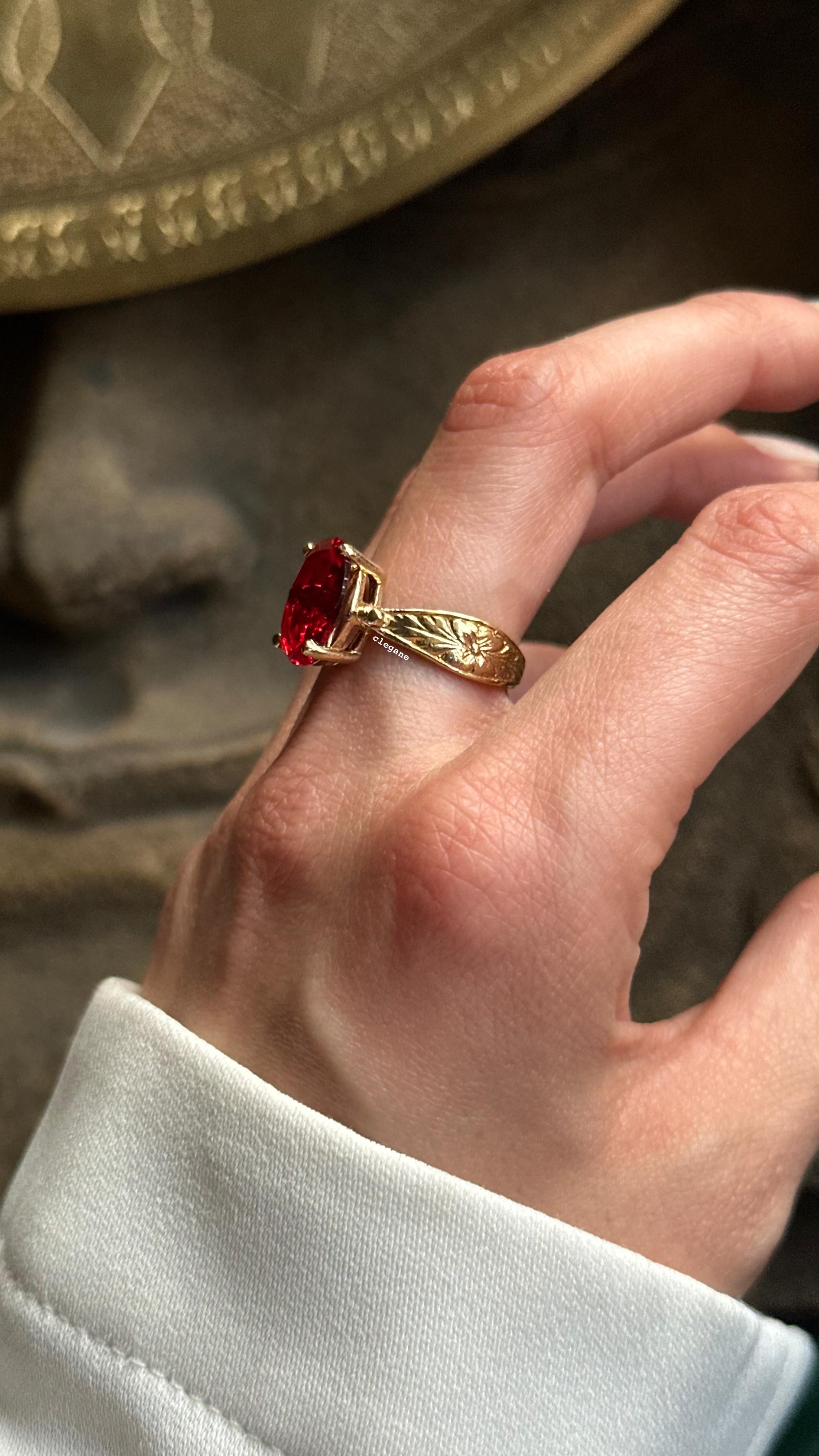 Humayun Garnet Oval
