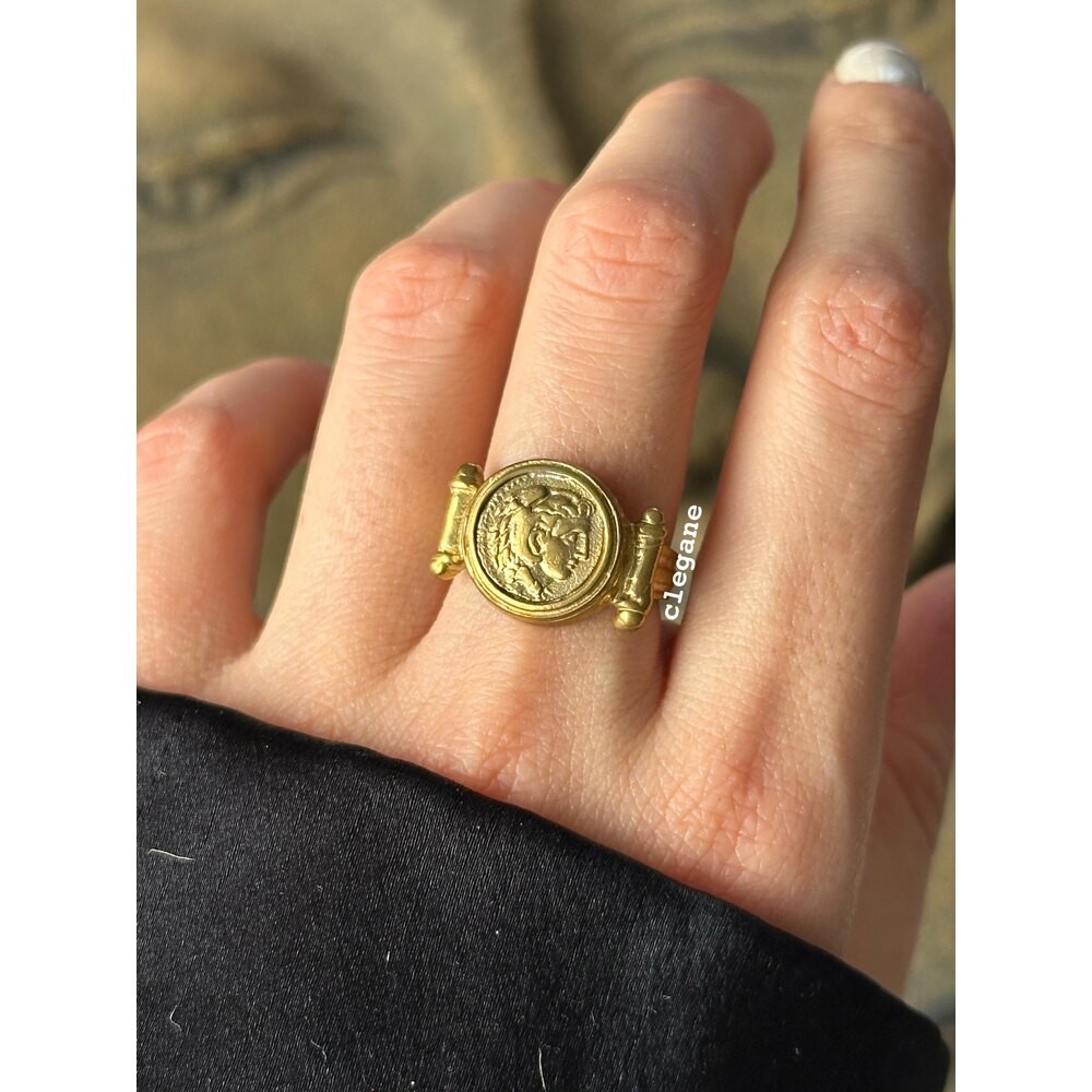 Edict Column Ring