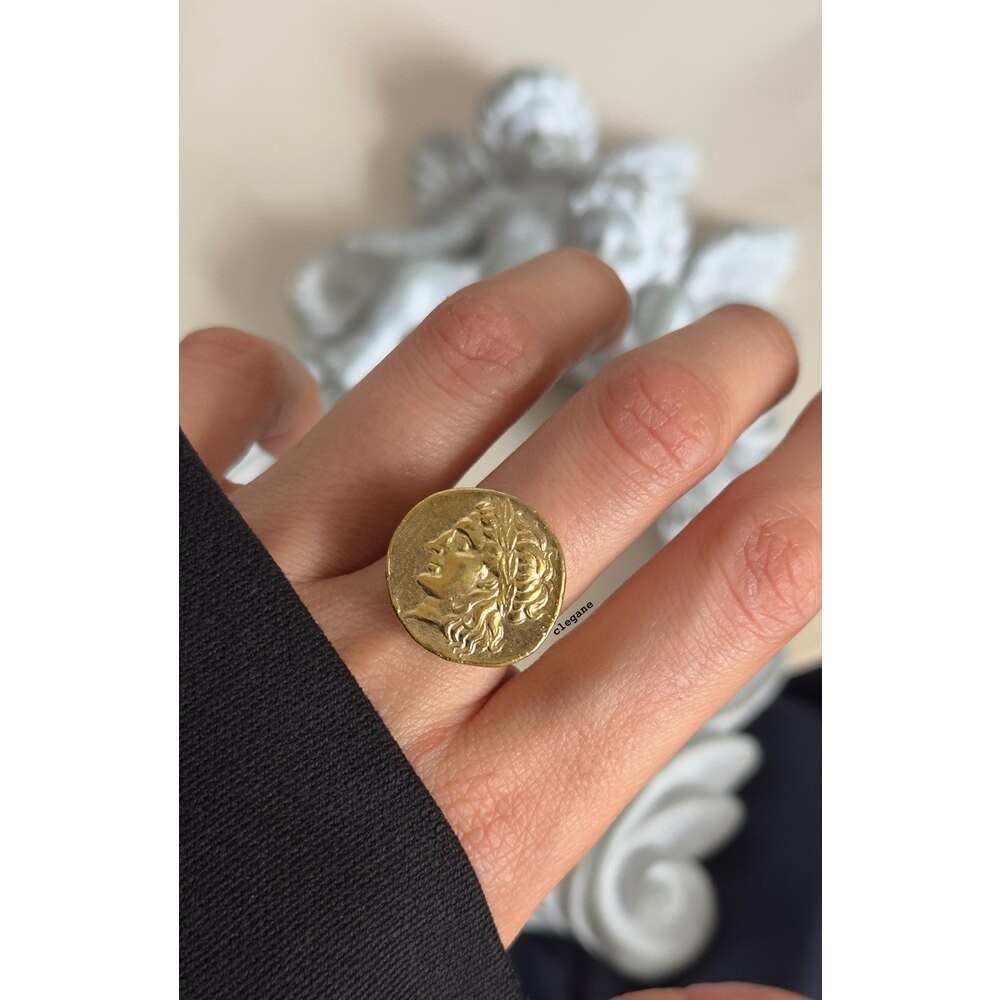 Greek Medallion