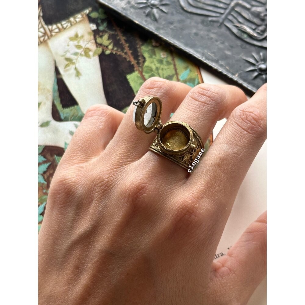 Poison ring