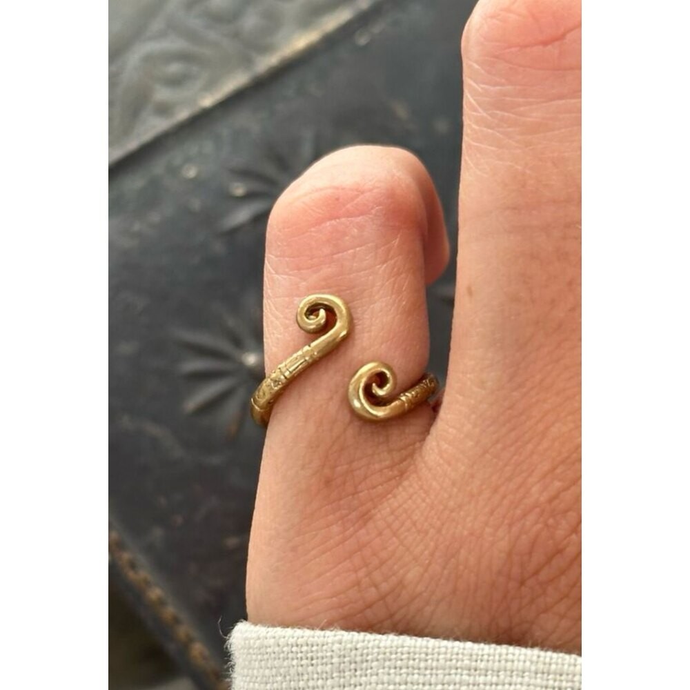 Ohm (Pinky Finger)