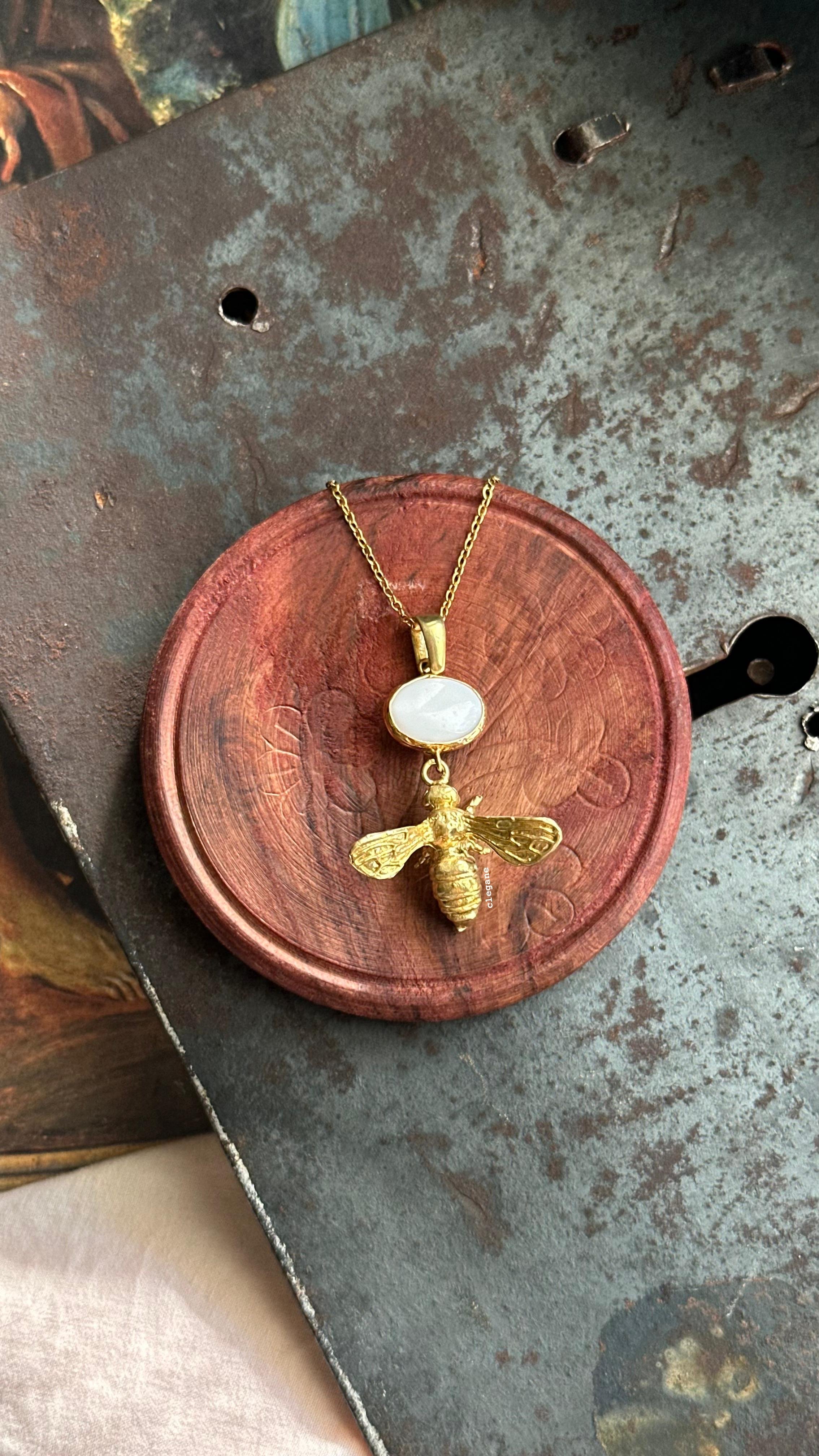 Opal Arı