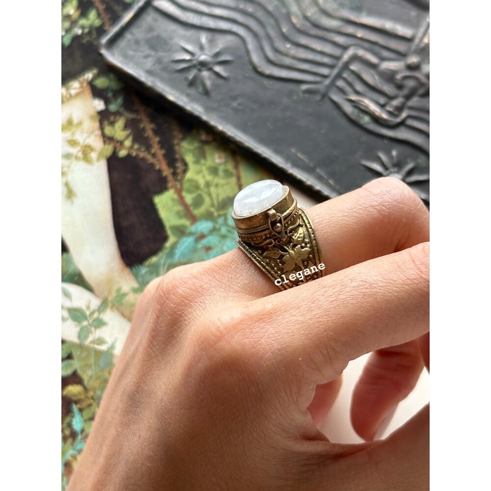 Poison ring