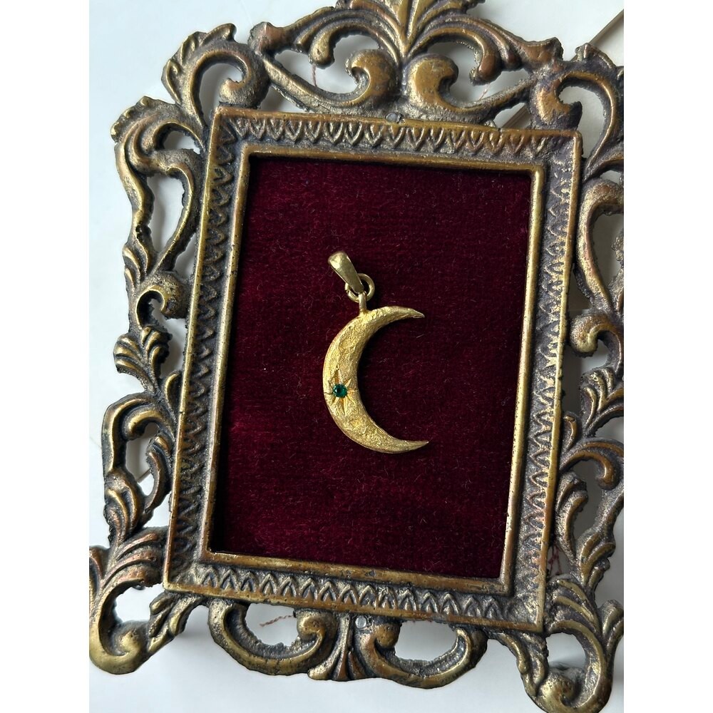 Zümrüt yeşili hilal kolye ucu