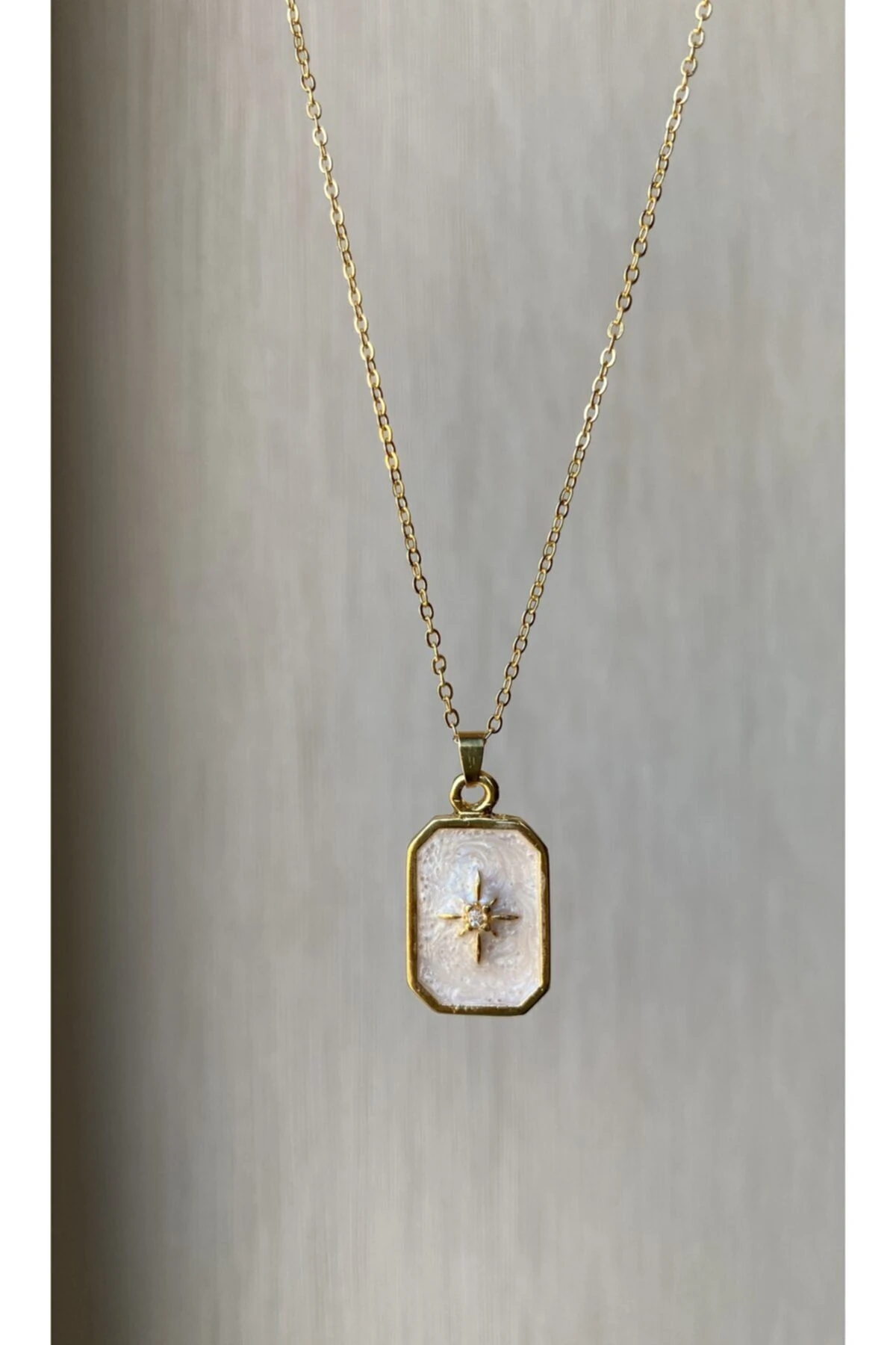 Beyaz Mineli Kutup Yıldızı Kolye