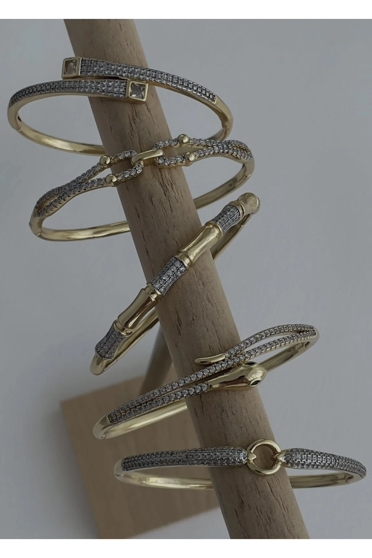 Çelik Marka Model Taşlı Kemik Bileklik