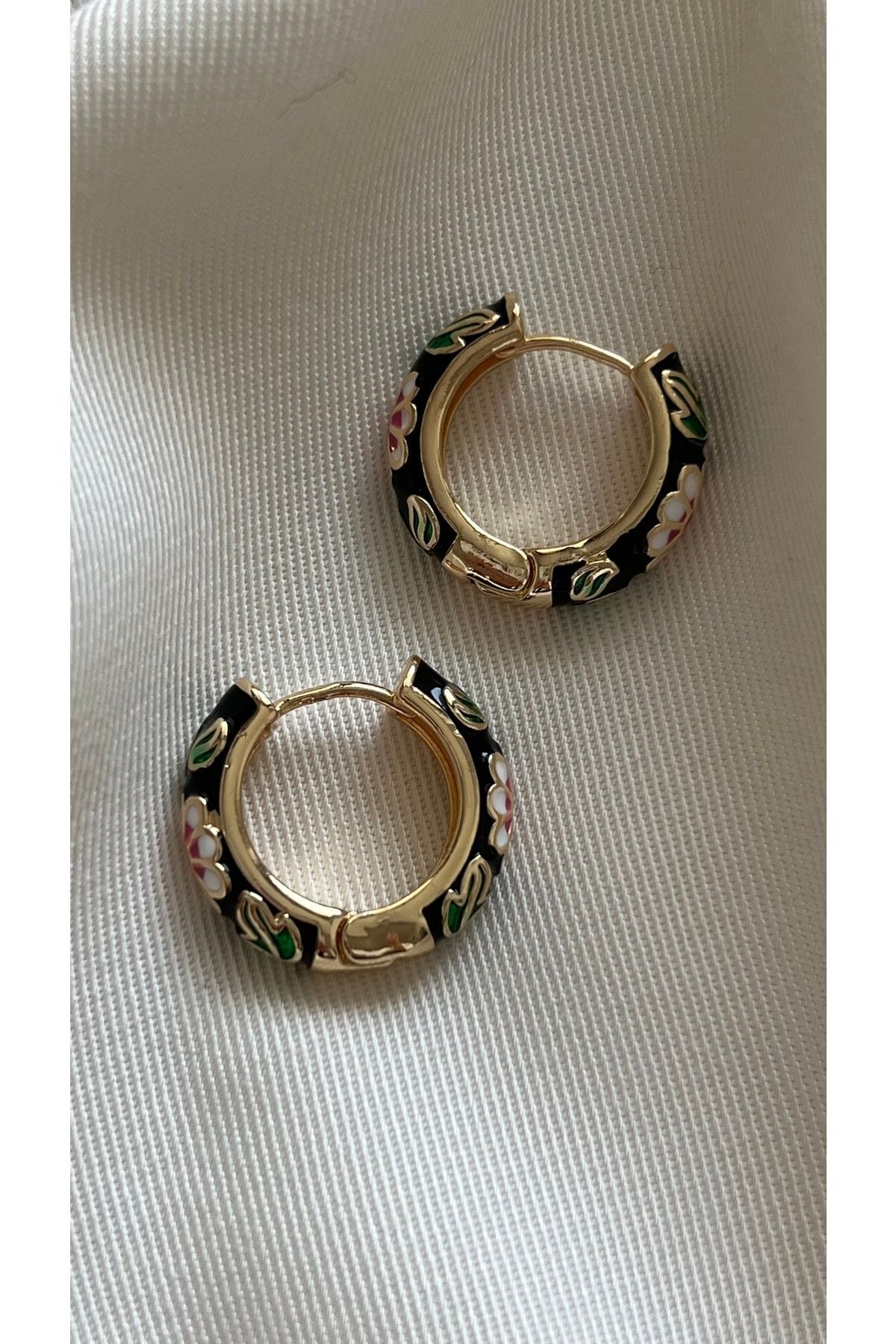 Ithal Siyah Papatya Motifli Halka Küpe