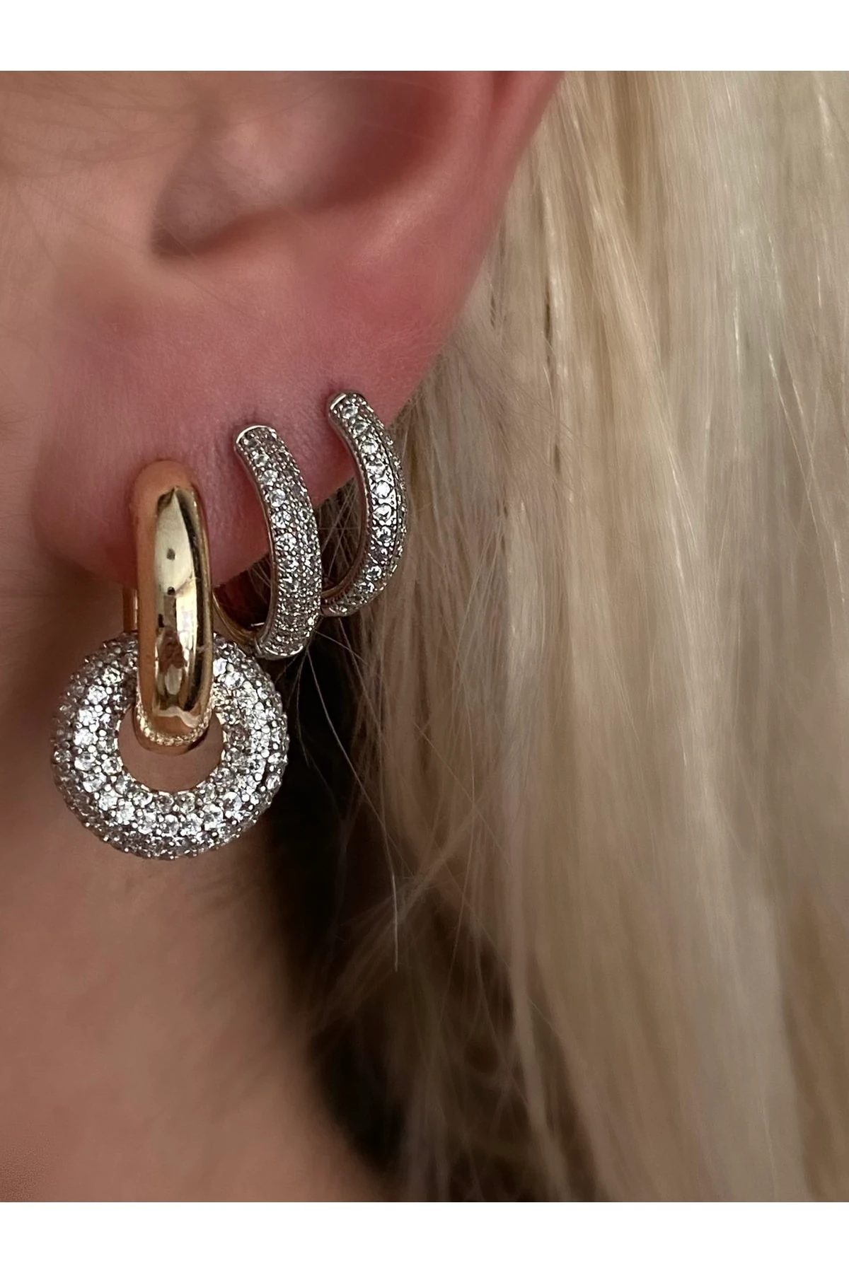 Çelik Halka Taşlı Küpe