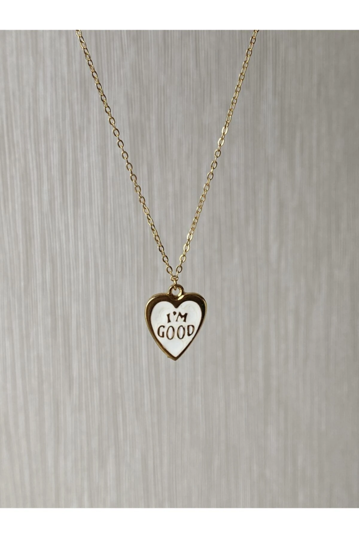 Beyaz Mineli I’m Good Yazılı Kolye
