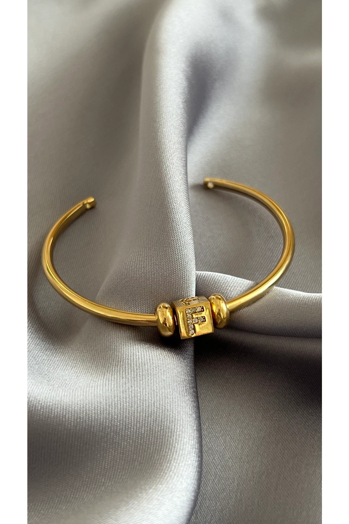 F Harfli Betsy Bileklik