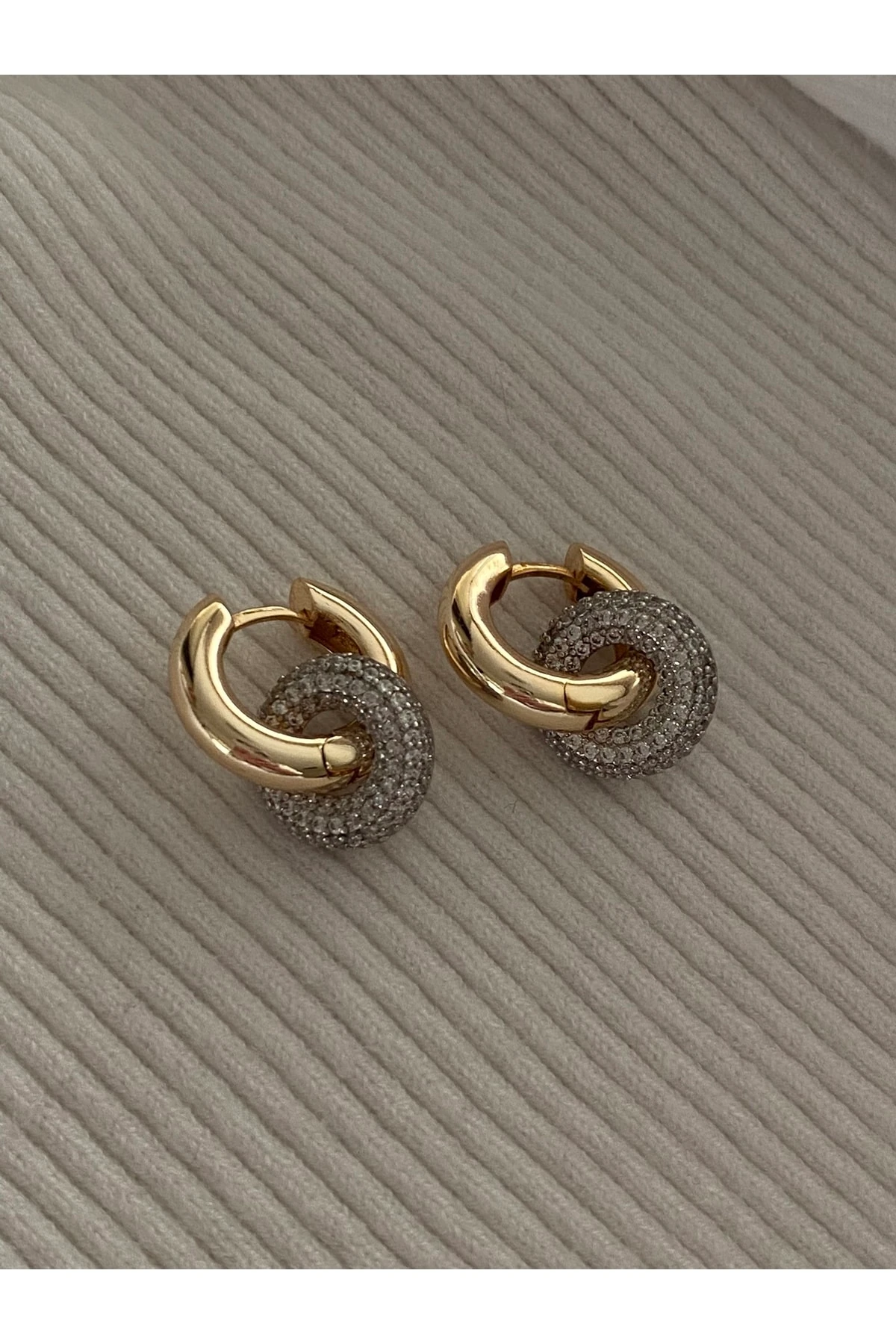 Çelik Halka Taşlı Küpe