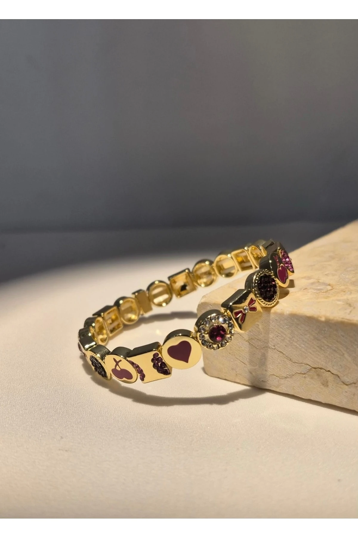 Lastikli Çelik Kırmızı Kalp Figürlü Bileklik