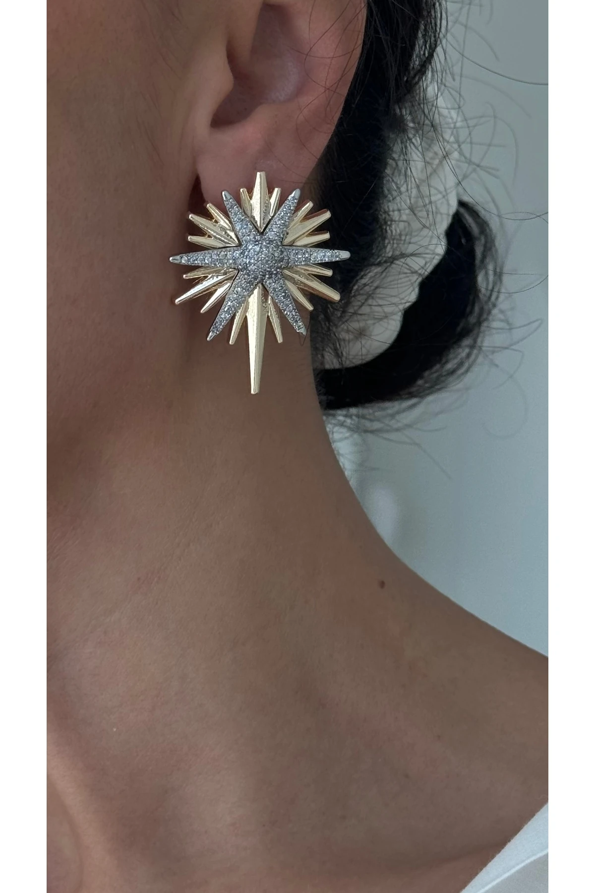 Büyük Taş detaylı Yıldız Küpe