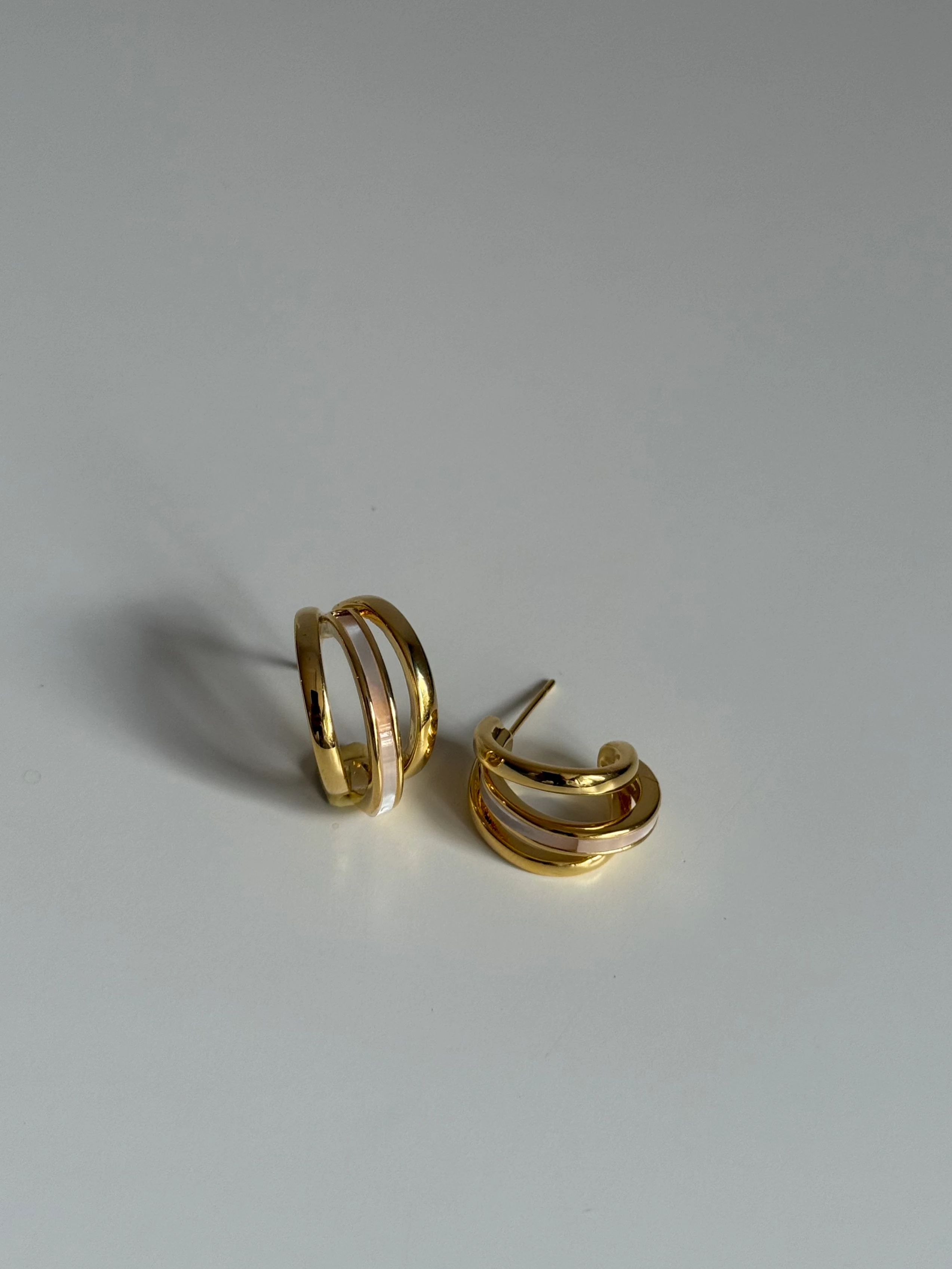 Gold Rengi Sedef Detaylı Üç Sıra Halka Kadın Küpe