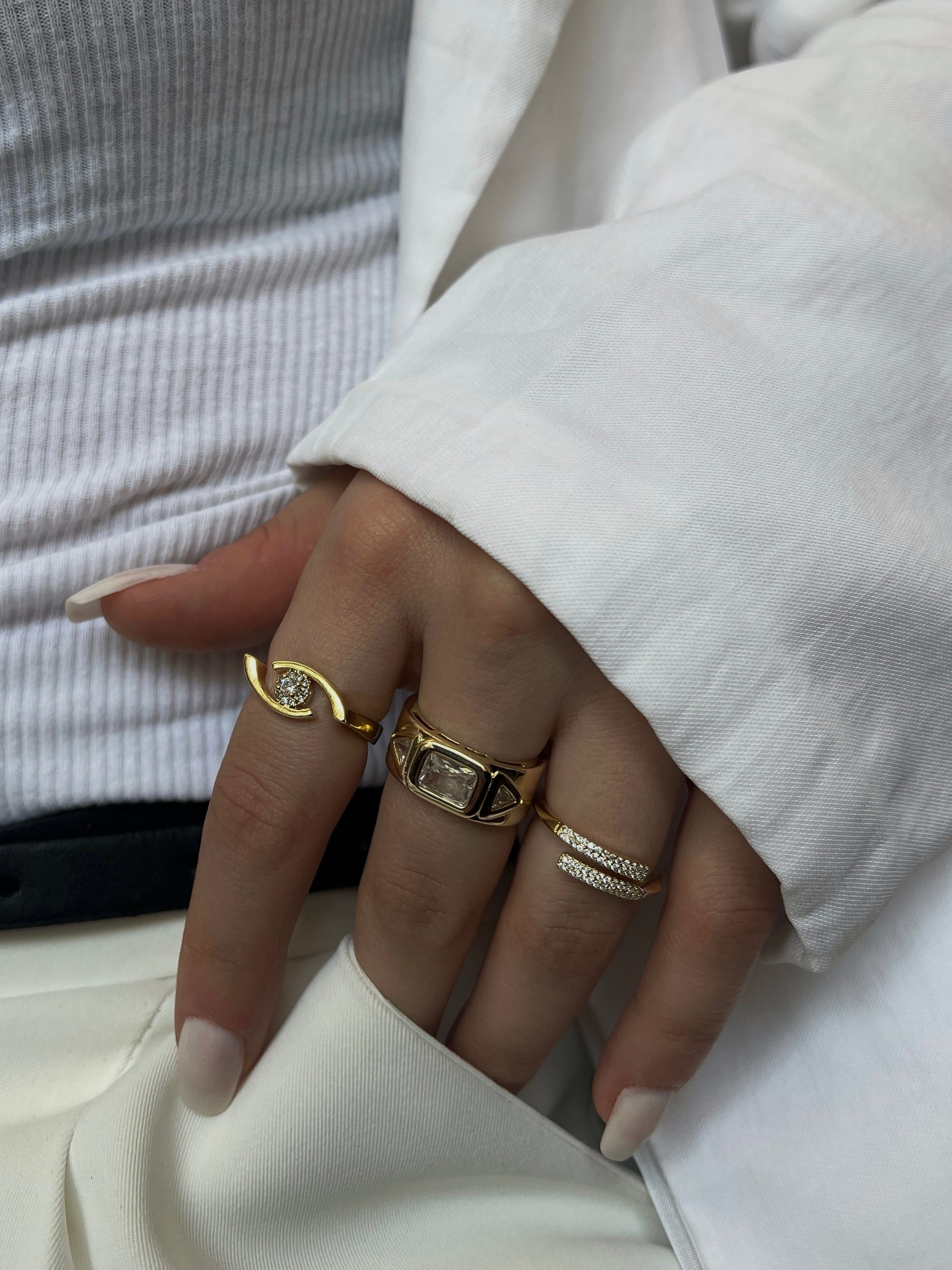 Gold Rengi Zirkon Taşlı İki Sıra Kadın Yüzük