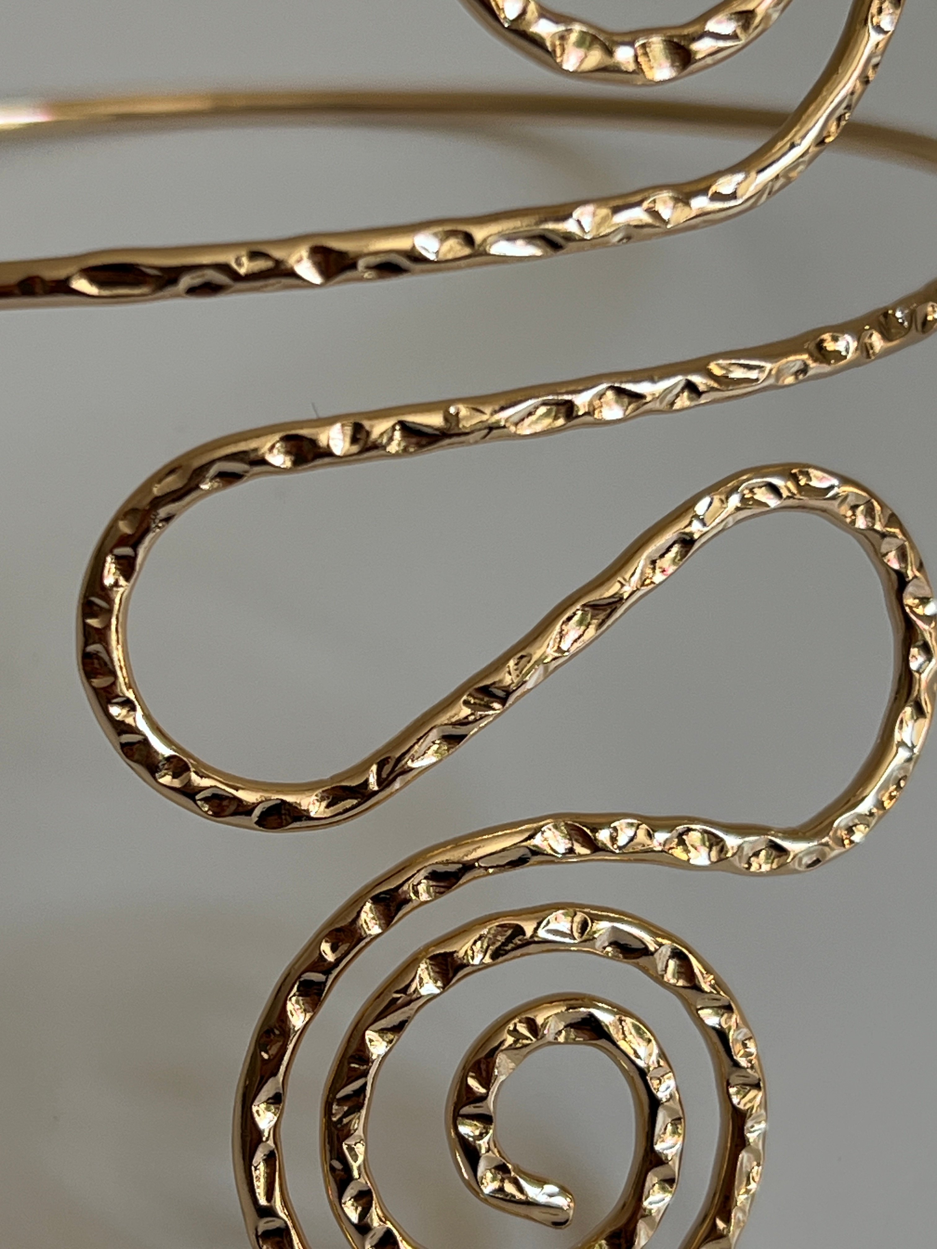 Gold Rengi Dönme Model Kadın Kol Kelepçe Bileklik