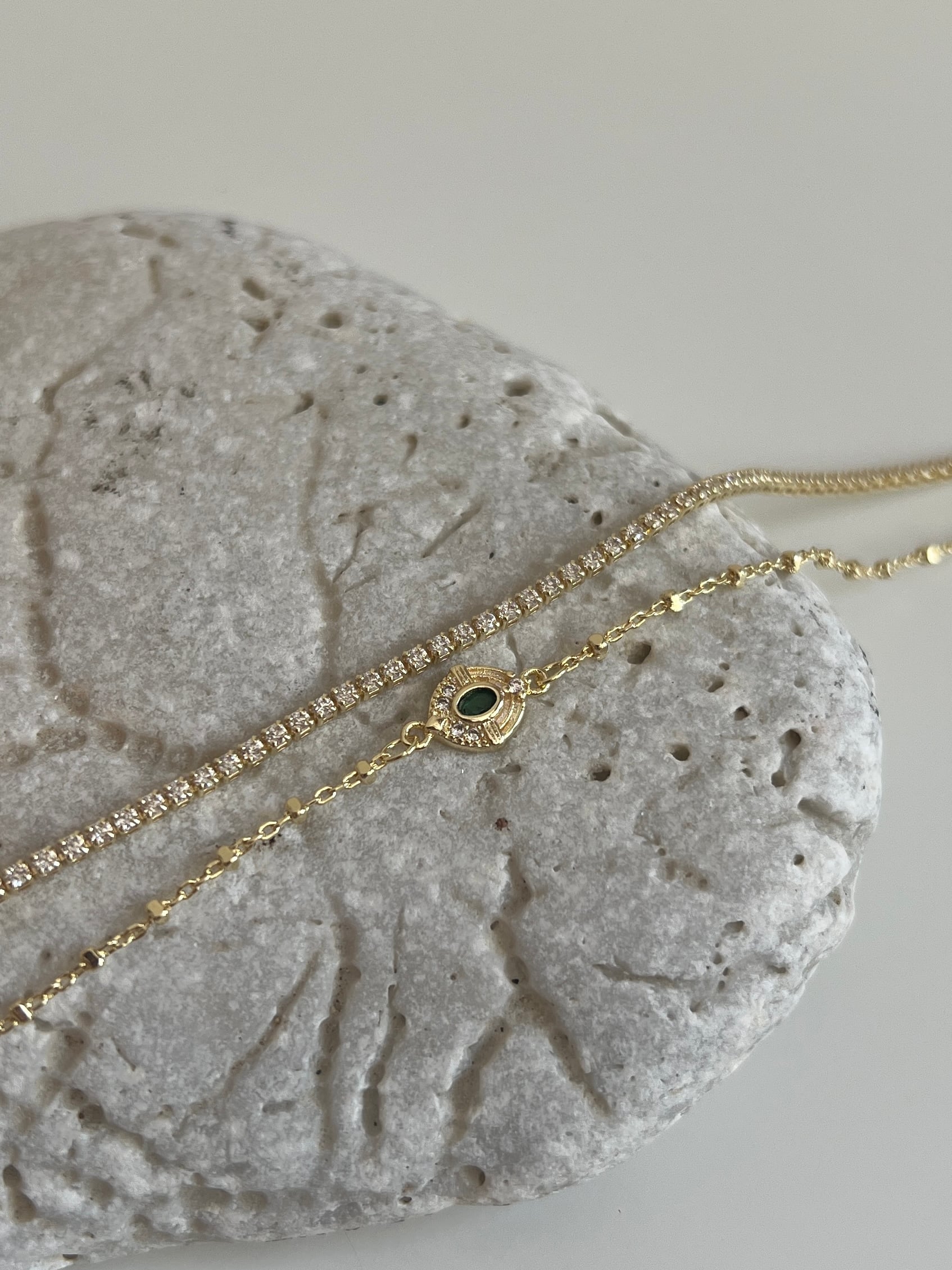 Gold Rengi Yeşil Zirkon Taş Detaylı İki Sıra Kadın Bileklik