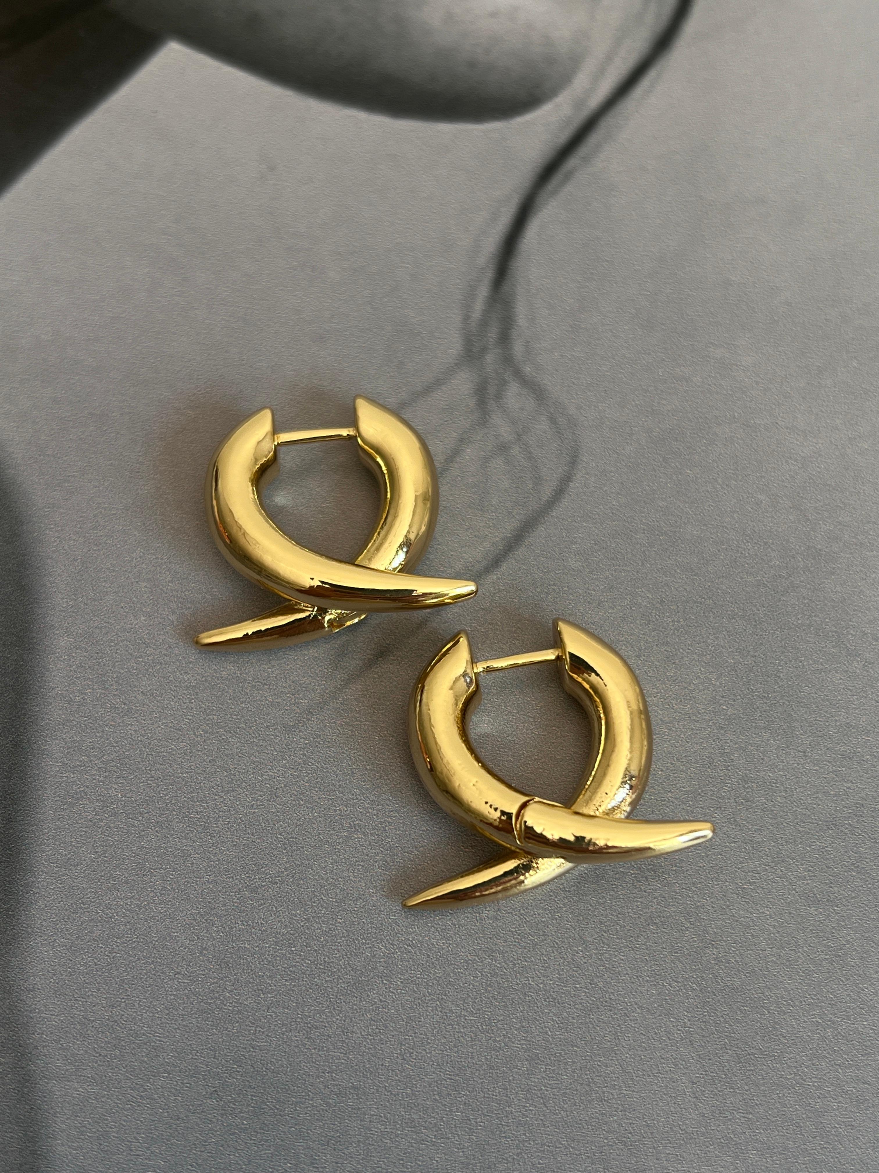 Gold Rengi Kadın Küpe