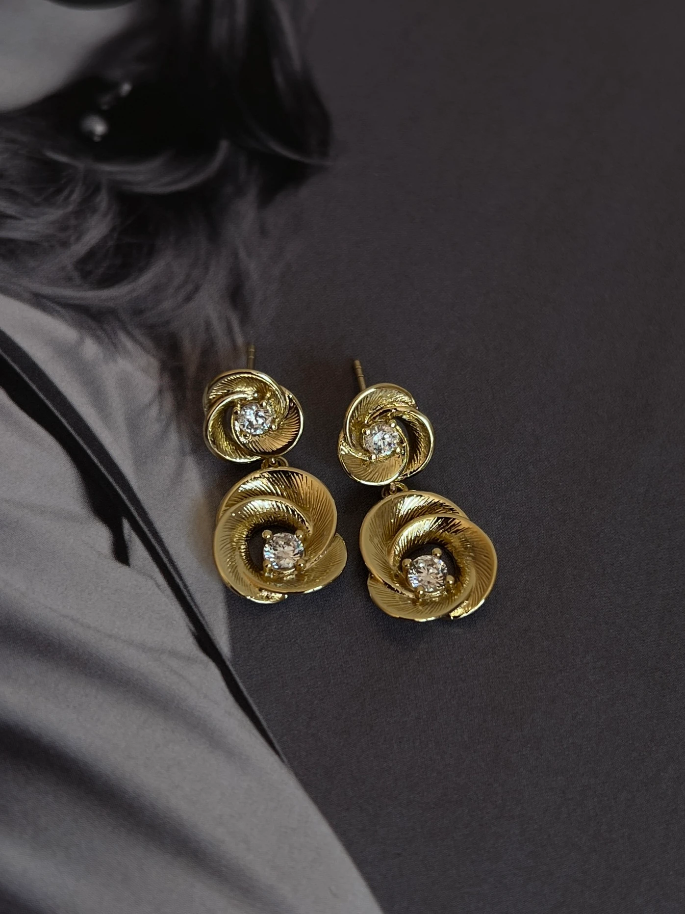 Gold Rengi Zirkon Taş Detaylı İkili Çiçek Model Xupıng Kadın Küpe