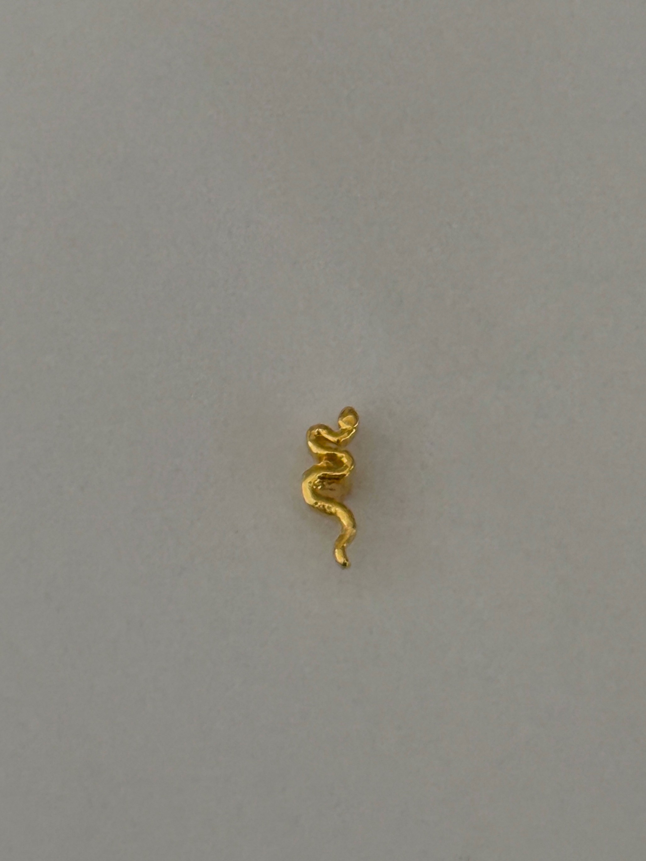 Gold Rengi Yılan Figürlü Kadın Piercing