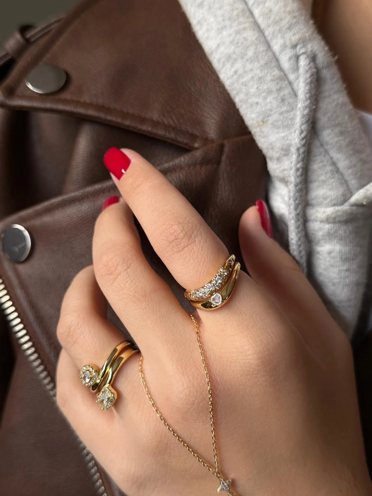 Gold Rengi Kalp Taşlı İki Sıra V Model Kadın Yüzük