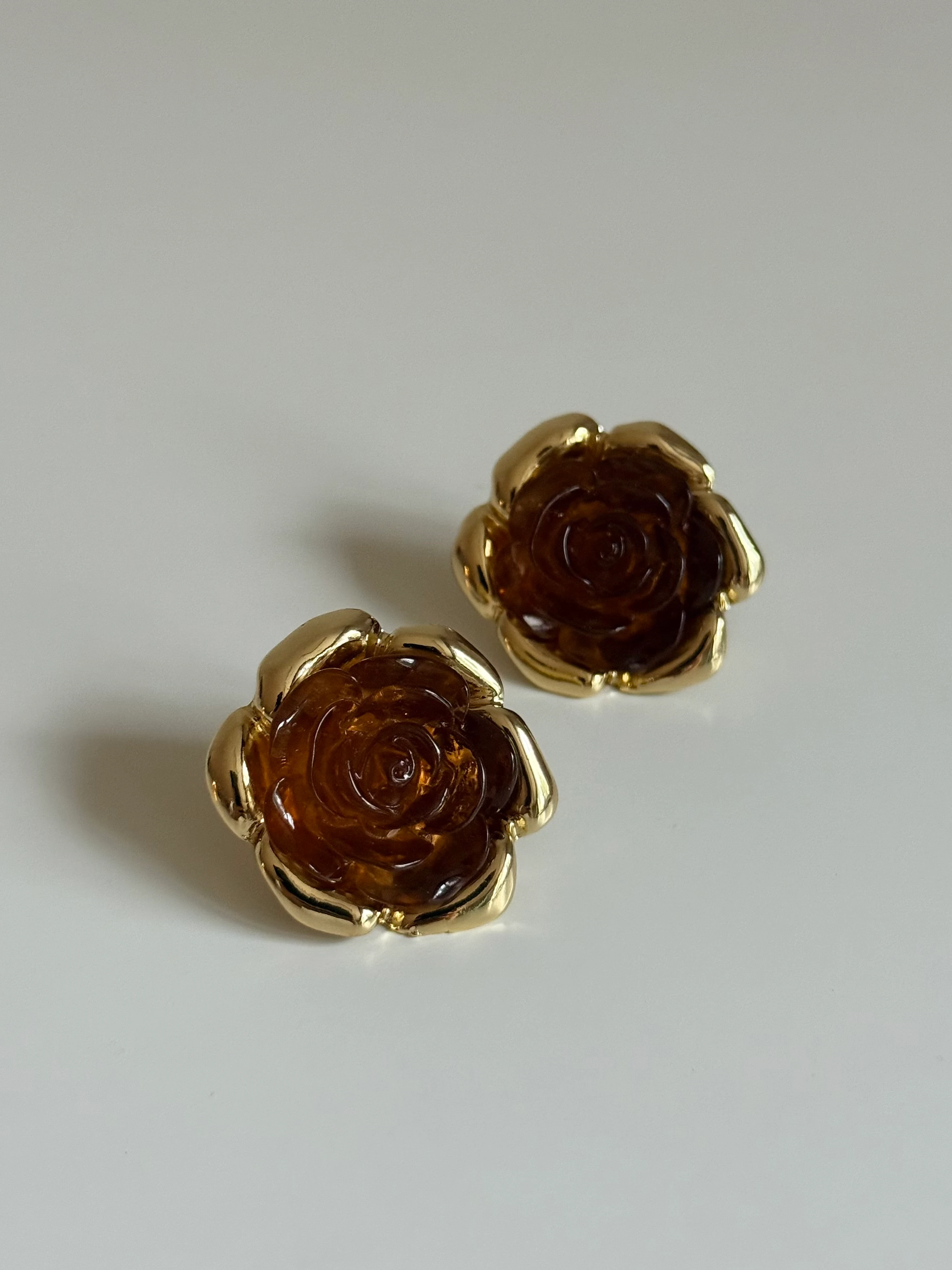 Gold Rengi Kahverengi Çiçek Model Kadın Küpe